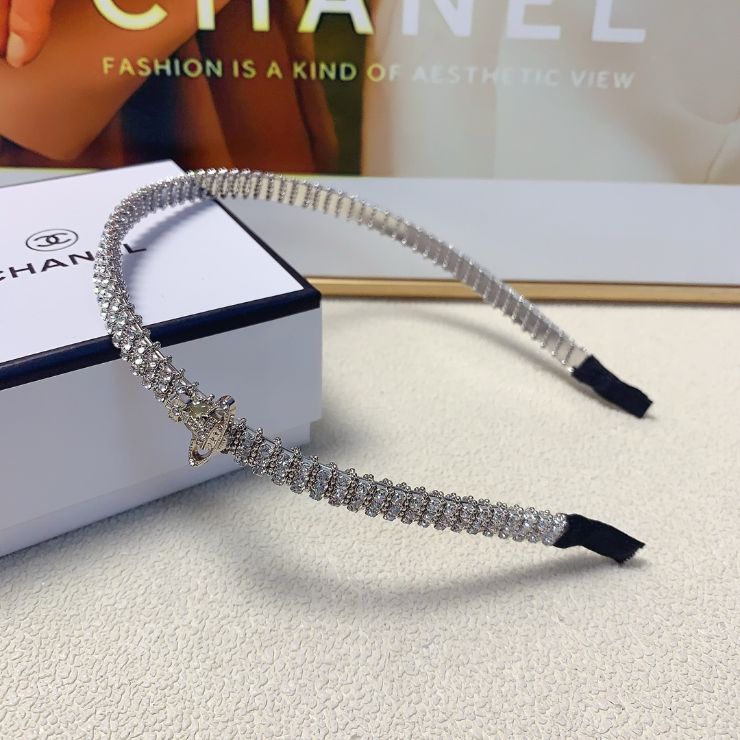 NO:283012,45 Vivienne Westwood Queen Mother Queen Mother’s hairband UFO Saturn full diamond logo clip, versatile temperament, daily exquisite small items, must-in-one items for fairies, treasure style, recommended style for closed eyes (single) hairpins, hairpins, hairpins1986090945 Vivienne Westwood西太后 西太后发箍 飞碟土星满钻logo抓夹 气质百搭 日常精致小单品 小仙女必入单品 宝藏款 闭眼入推荐款（单个）发夹,发夹,hairpins,accessory