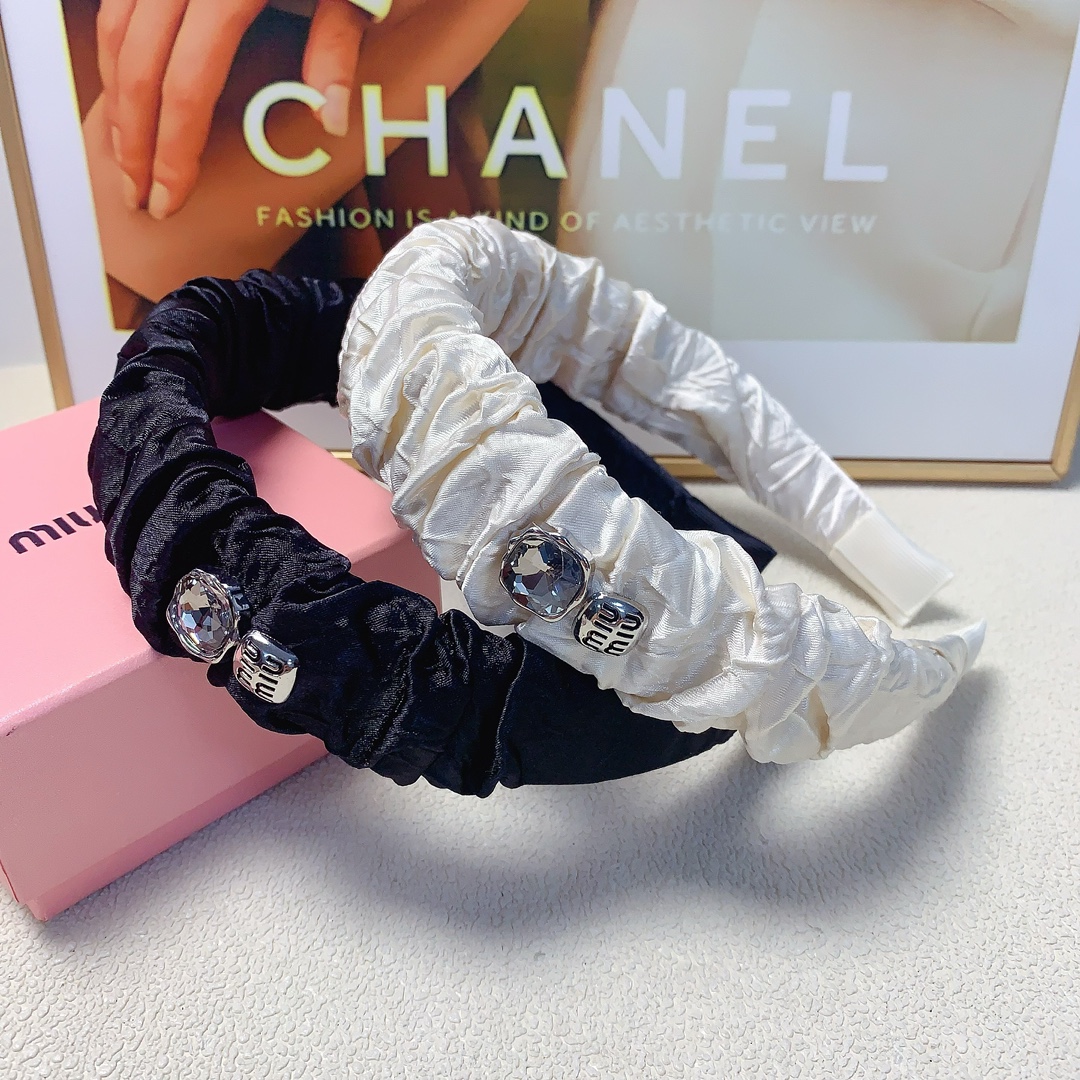 NO:283024,45 miumiu miumiu hairband pleated logo light luxury style hairband temperament versatile little fairy must-enter single product full of celebrity style ~ treasure style closed eyes recommended (single) hairpins, hairpins, miumiu, hairpins1986090945 miumiu缪缪 miumiu发箍 褶皱logo轻奢风发箍气质百搭小仙女必入单品名媛风十足～宝藏款 闭眼入推荐款（单个）发夹,发夹,miumiu,hairpins,accessory