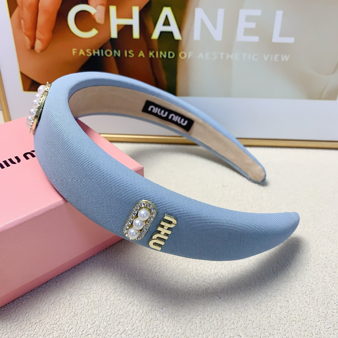 NO:284086,45 miumiu miumiu hairband new pearl logo hairband temperament versatile little fairy must-have item Treasure model closed eyes recommended (single) hairpins, hairpins, miumiu, hairpins1986090945 miumiu缪缪 miumiu发箍 新款珍珠logo发箍 气质百搭小仙女必入单品 宝藏款 闭眼入推荐款（单个）发夹,发夹,miumiu,hairpins,accessory