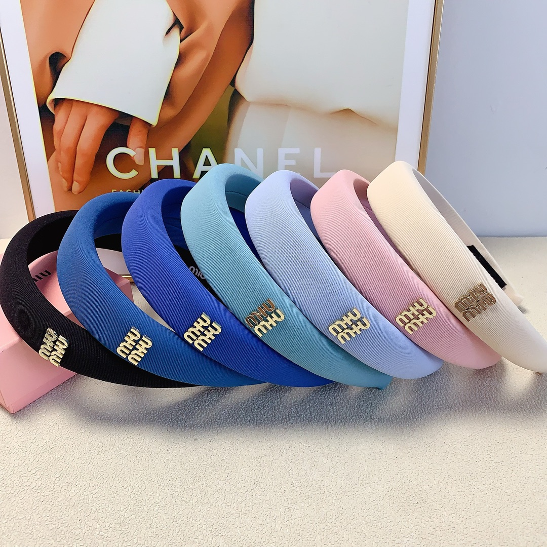 NO:284082,45 miumiu miumiu hairband new logo hairband temperament versatile little fairy must-have item Treasure model Close eyes recommended (single) hairpins, hairpins, miumiu, hairpins1986090945 miumiu缪缪 miumiu发箍 新款logo发箍 气质百搭小仙女必入单品 宝藏款 闭眼入推荐款（单个）发夹,发夹,miumiu,hairpins,accessory