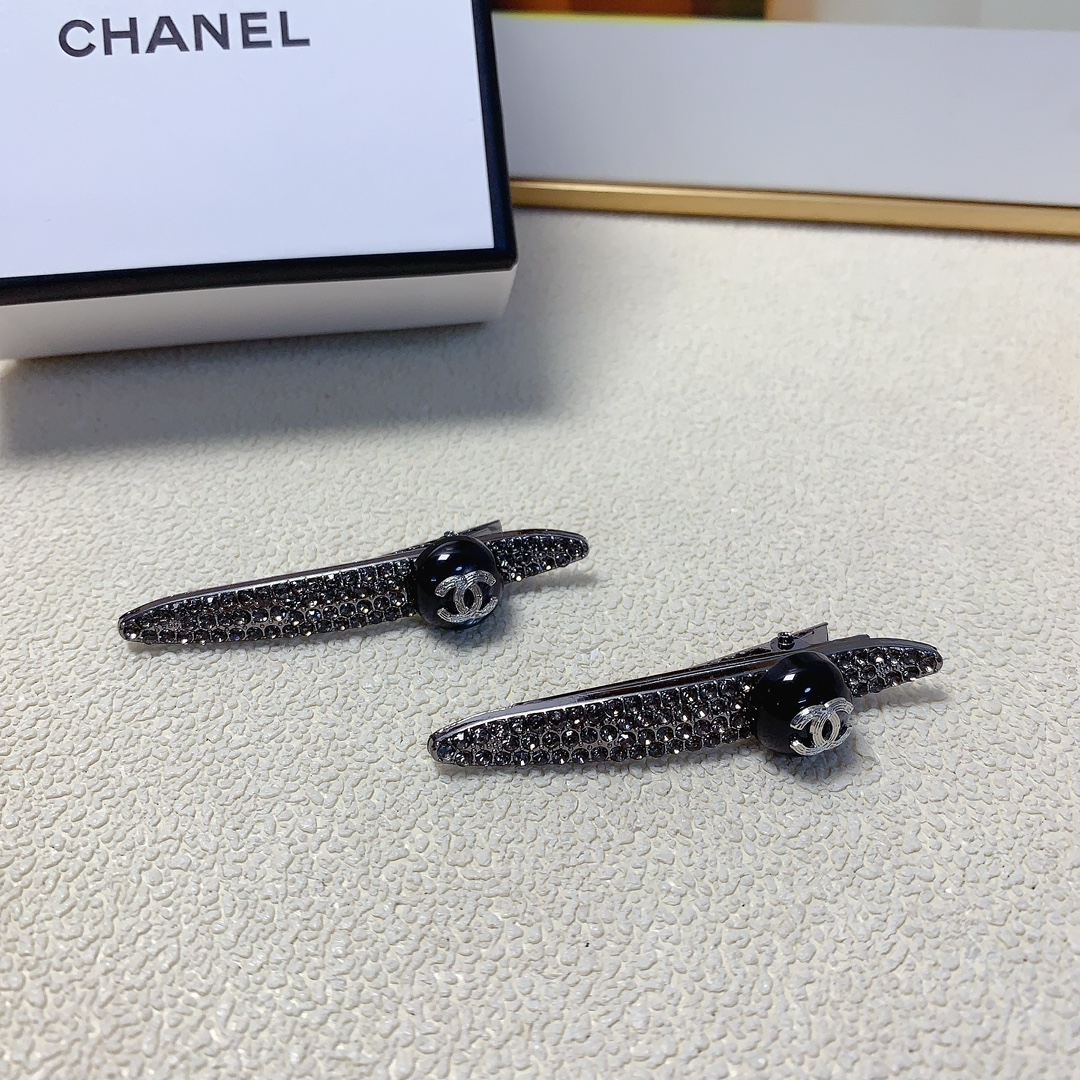 NO:283186,50 Chanel Xiaoxiang Chanel Hairpins Full Diamond Logo Hairpins Pressing Clip Edge Clip Bangs Clip Daily Exquisite Small items, Temperament versatile little fairy must-have items, Treasure style, Eye-Close Recommended (Pair) Hairpins, Hairpins1986090950 chanel小香 chanel发夹 满钻logo发夹压夹边夹刘海夹日常精致小单品 气质百搭小仙女必入单品 宝藏款 闭眼入推荐款（一对）发夹,发夹,chanel,hairpins,accessory