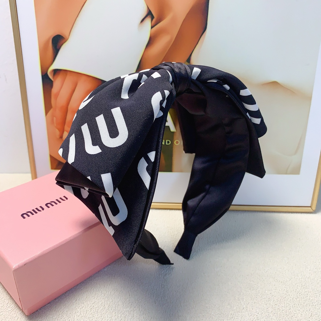 NO:283316,45 miumiu miumiu hairband new logo hairband temperament versatile little fairy must-have item Treasure model Close eyes recommended (single) hairpins, hairpins, miumiu, hairpins1986090945 miumiu缪缪 miumiu发箍 新款logo发箍 气质百搭小仙女必入单品 宝藏款 闭眼入推荐款（单个）发夹,发夹,miumiu,hairpins,accessory
