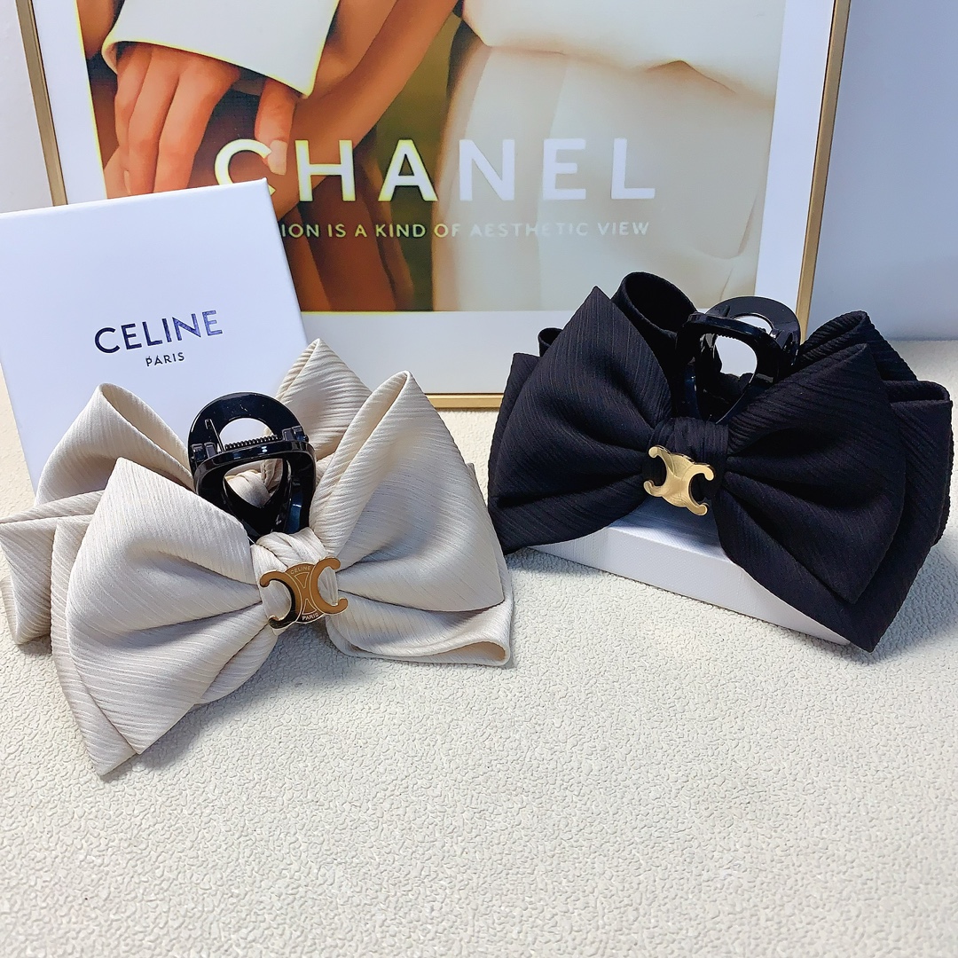 NO:283324,45 celine Arc de Triomphe hairpin New bow titanium steel logo clip versatile temperament and exquisite daily items, must-have items for fairies, treasure style, recommended style for closed eyes (single with hairband box) hairpin, hairpin, celine, celine, hairpins1986090945 celine赛琳 凯旋门发夹 新款蝴蝶结钛钢logo抓夹 气质百搭 日常精致小单品 小仙女必入单品 宝藏款 闭眼入推荐款（单个配发箍盒）发夹,发夹,celine,celine,hairpins,accessory