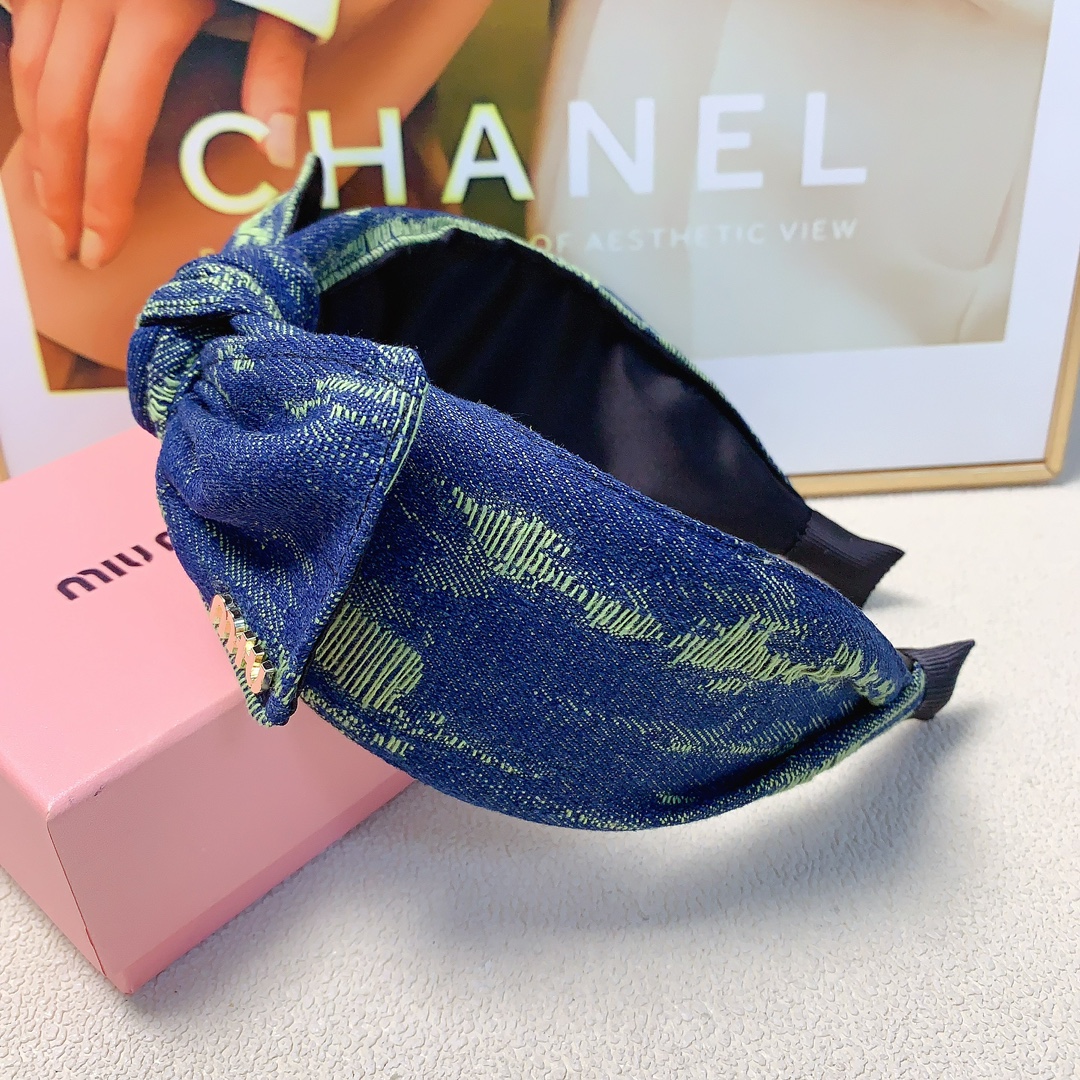NO:283351,45 miumiu miumiu hairband new logo hairband temperament versatile little fairy must-have item Treasure model Close eyes recommended (single) hairpins, hairpins, miumiu, hairpins1986090945 miumiu缪缪 miumiu发箍 新款logo发箍 气质百搭小仙女必入单品 宝藏款 闭眼入推荐款（单个）发夹,发夹,miumiu,hairpins,accessory