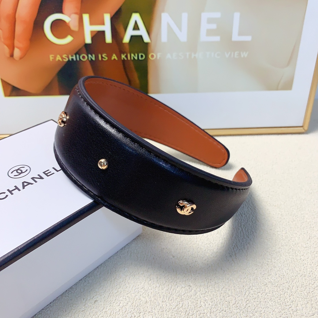 NO:283363,55 Chanel Xiaoxiang Chanel headband New logo headband European and American style versatile daily exquisite items Little fairy must-have items Treasure style Close eyes recommended (single) hairpins, hairpins, chanel, hairpins1986090955 chanel小香 chanel发箍 新款logo发箍欧美风气质百搭 日常精致小单品 小仙女必入单品 宝藏款 闭眼入推荐款（单个）发夹,发夹,chanel,hairpins,accessory