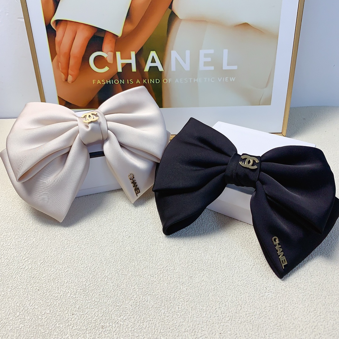 NO:283369,50chanel small fragrance chanel hairpin silk bow titanium steel logo hairpin spring clip daily exquisite items versatile temperament must-apple item for fairy, full of celebrity style ~ treasure style Recommended style for closed eyes (single) hairpin, hairpin, chanel, silk fabric, hairpins1986090950chanel小香 chanel发夹 绸缎蝴蝶结钛钢logo发夹弹簧夹 日常精致小单品 气质百搭小仙女必入单品 名媛风十足～宝藏款 闭眼入推荐款（单个）发夹,发夹,chanel,silk fabric,hairpins,accessory