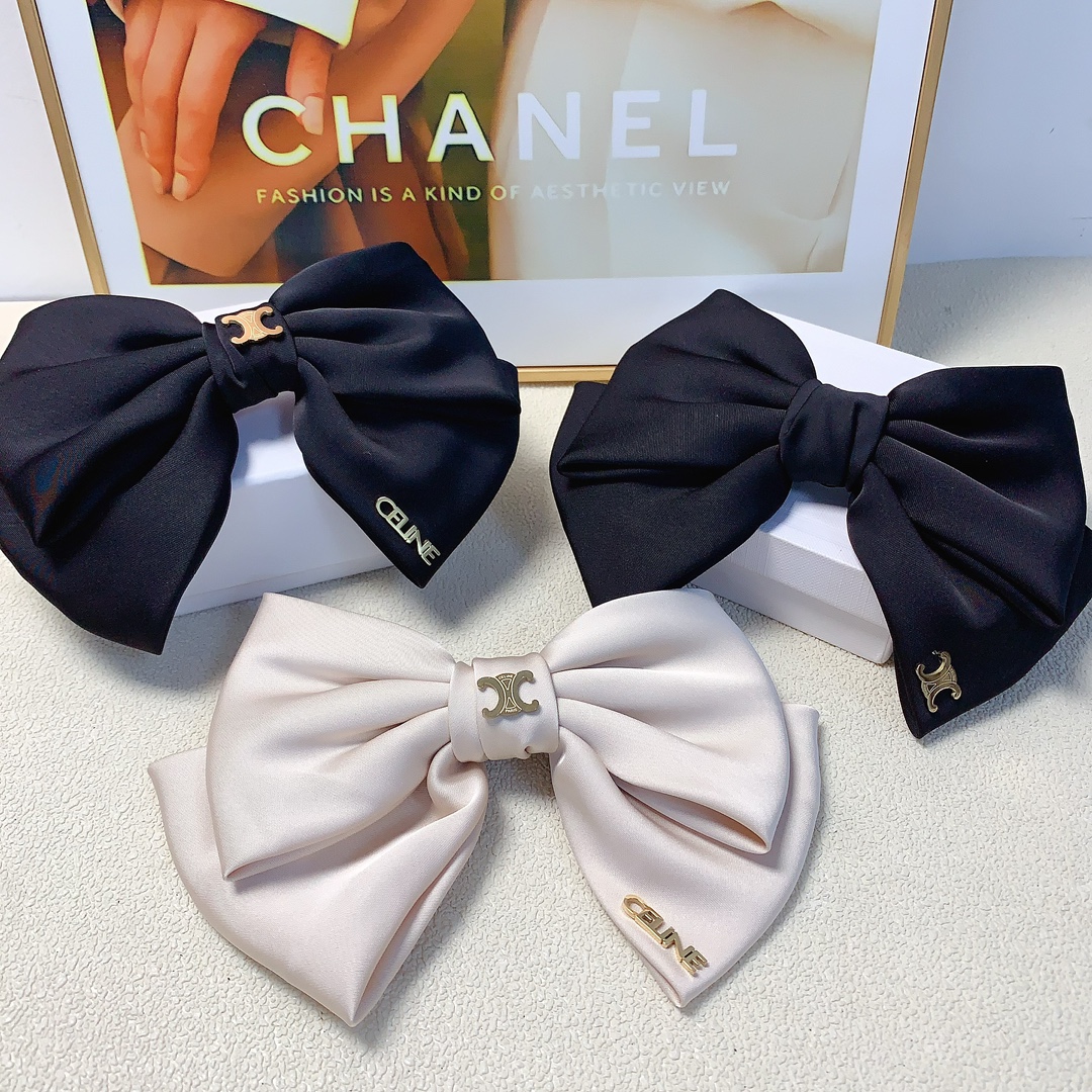 NO:283379,50 celine Arc de Triomphe hairpin, silk bow titanium steel logo hairpin spring clip, daily exquisite items, temperament and versatile little fairy must-have items, full of celebrity style~treasure style, closed eyes recommended (single) hairpin, hairpin, celine, celine, silk fabric, hairpins1986090950 celine赛琳 凯旋门发夹 绸缎蝴蝶结钛钢logo发夹弹簧夹 日常精致小单品 气质百搭小仙女必入单品 名媛风十足～宝藏款 闭眼入推荐款（单个）发夹,发夹,celine,celine,silk fabric,hairpins,accessory