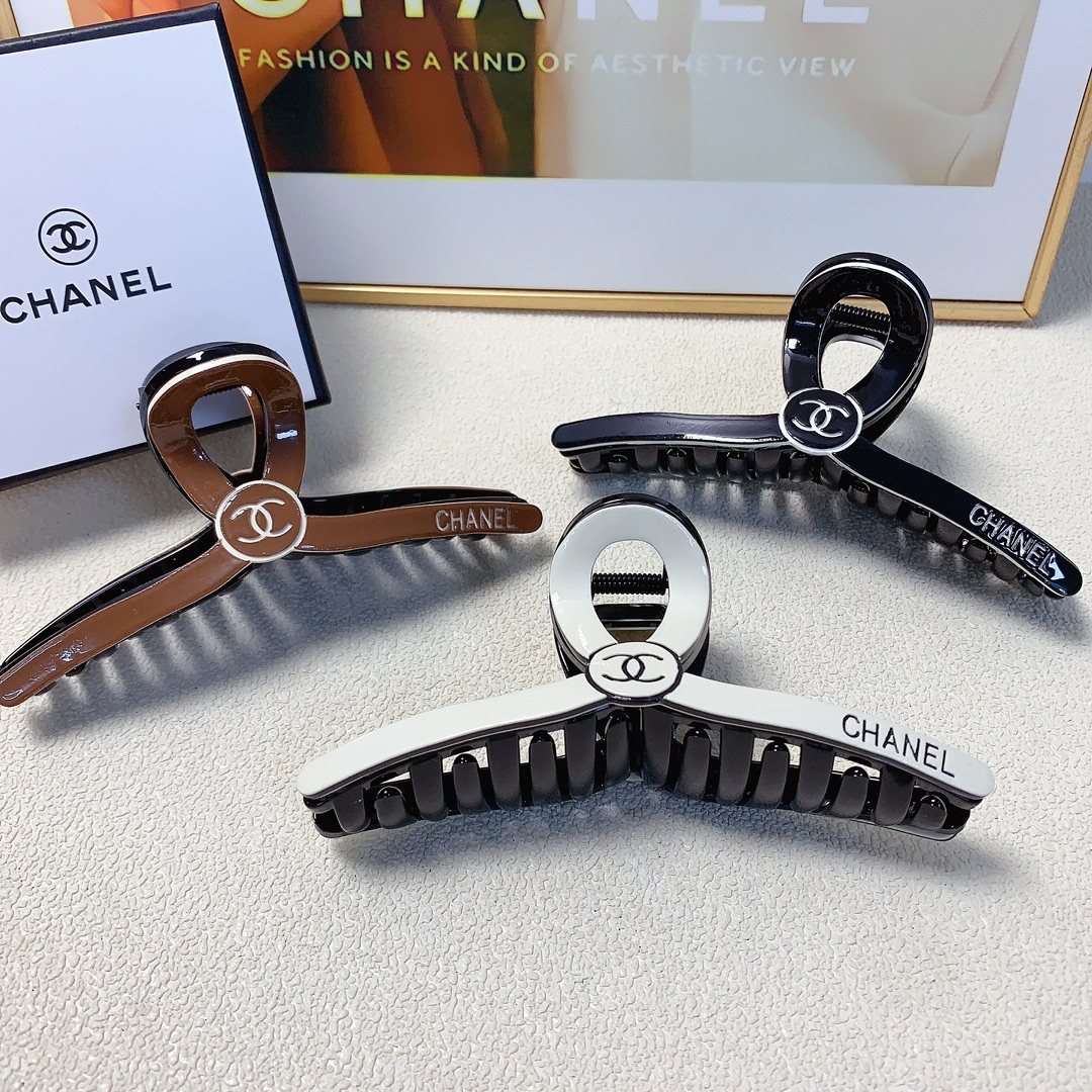 NO:283347,40 Chanel Xiaoxiang Chanel Hairpins New logo clips Temperament versatile daily exquisite items Little fairy must-have items Treasure style Closed eyes recommended (single hairband box) Hairpins, hairpins, chanel, hairpins1986090940 chanel小香 chanel发夹 新款logo抓夹 气质百搭 日常精致小单品 小仙女必入单品 宝藏款 闭眼入推荐款（单个配发箍盒）发夹,发夹,chanel,hairpins,accessory