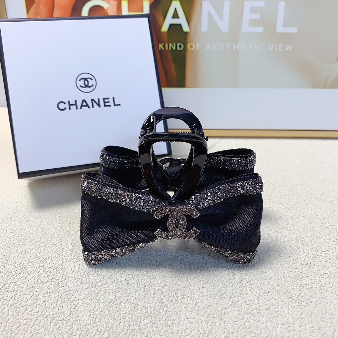 NO:283353,35 Chanel Xiaoxiang Chanel Hairpins Bow Logo Clips Elegant Temperament Everyday exquisite items Little fairy must-have items Treasure style Close eyes Recommended (single) hairpins, hairpins, chanel, hairpins1986090935 chanel小香 chanel发夹 蝴蝶结logo抓夹 气质百搭 日常精致小单品 小仙女必入单品 宝藏款 闭眼入推荐款（单个）发夹,发夹,chanel,hairpins,accessory