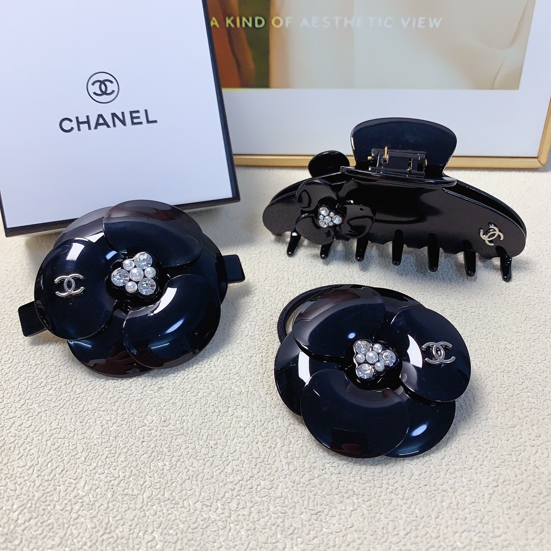 NO:283359,50 Chanel Xiaoxiang Chanel Hairpins, Camellia Acetate logo clip, versatile temperament, daily exquisite items, must-have items for fairies, treasure style, recommended style for closed eyes (single) hairpins, hairpins, chanel, hairpins1986090950 chanel小香 chanel发夹 醋酸山茶花logo抓夹 气质百搭 日常精致小单品 小仙女必入单品 宝藏款 闭眼入推荐款（单个）发夹,发夹,chanel,hairpins,accessory