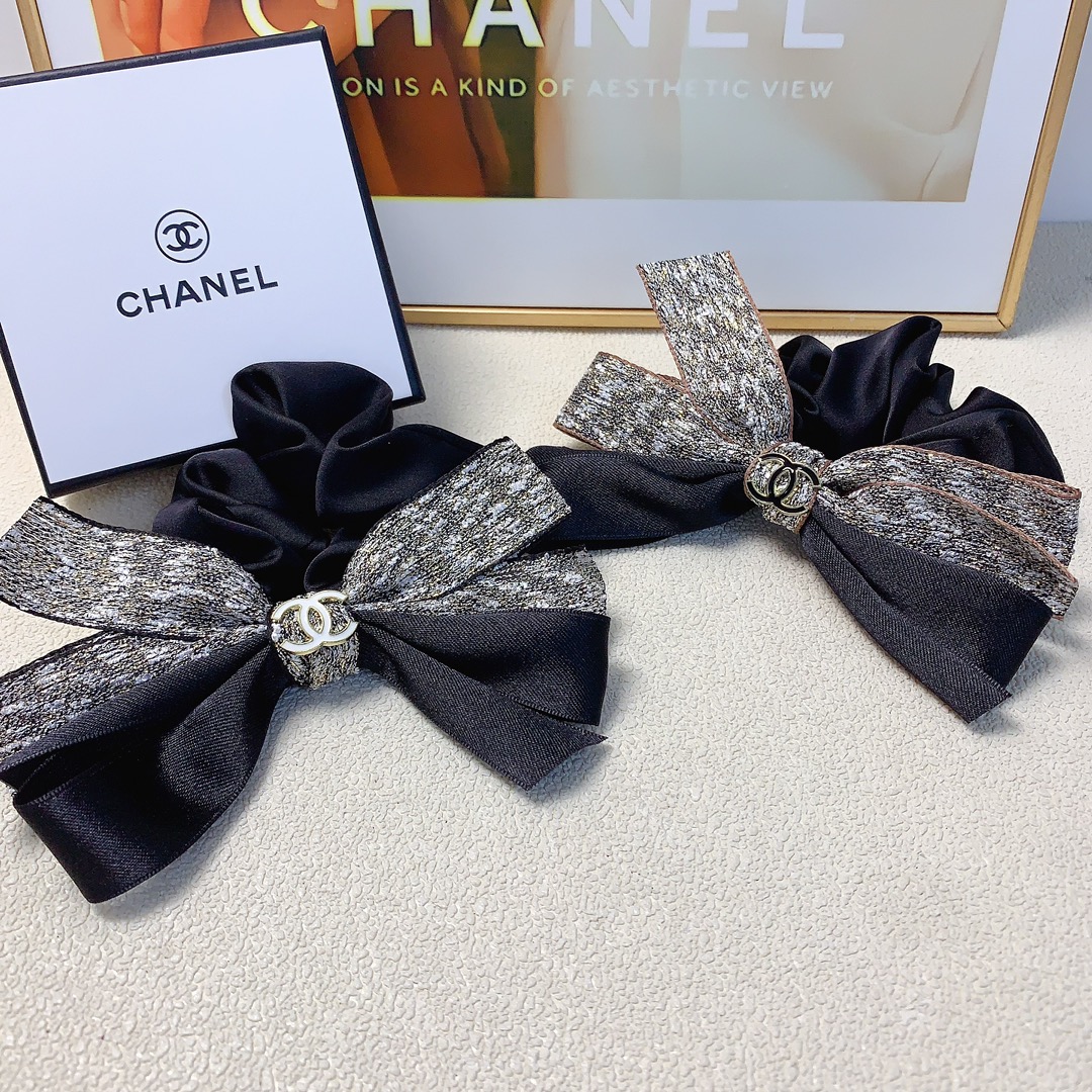 NO:283336,40 Chanel Xiaoxiang Chanel rubber band New bow logo rubber band hair ring Daily exquisite items All-matched temperament and versatile little fairy must-have items Treasure style Close eyes recommended (single) hairpins, hairpins, chanel, hairpins1986090940 Chanel小香 Chanel皮筋 新款蝴蝶结logo皮筋发圈 日常精致小单品 气质百搭小仙女必入单品 宝藏款 闭眼入推荐款（单个）发夹,发夹,chanel,hairpins,accessory