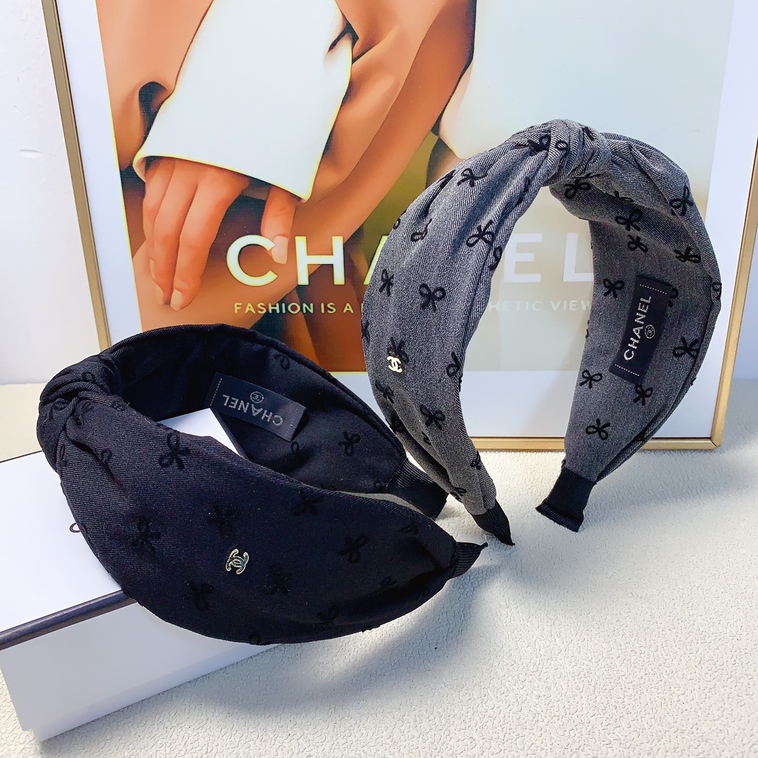 NO:283658,45 Chanel Xiaoxiang Chanel headband Flocking bow logo headband Simple and big brand daily exquisite items A must-have item for a versatile little fairy with a celebrity style ~ Treasure style Close eyes Recommended style (single) hairpins, hairpins, chanel, hairpins1986090945 chanel小香 chanel发箍 植绒蝴蝶结logo发箍 简约大牌日常精致小单品 气质百搭小仙女必入单品 名媛风十足～宝藏款 闭眼入推荐款（单个）发夹,发夹,chanel,hairpins,accessory