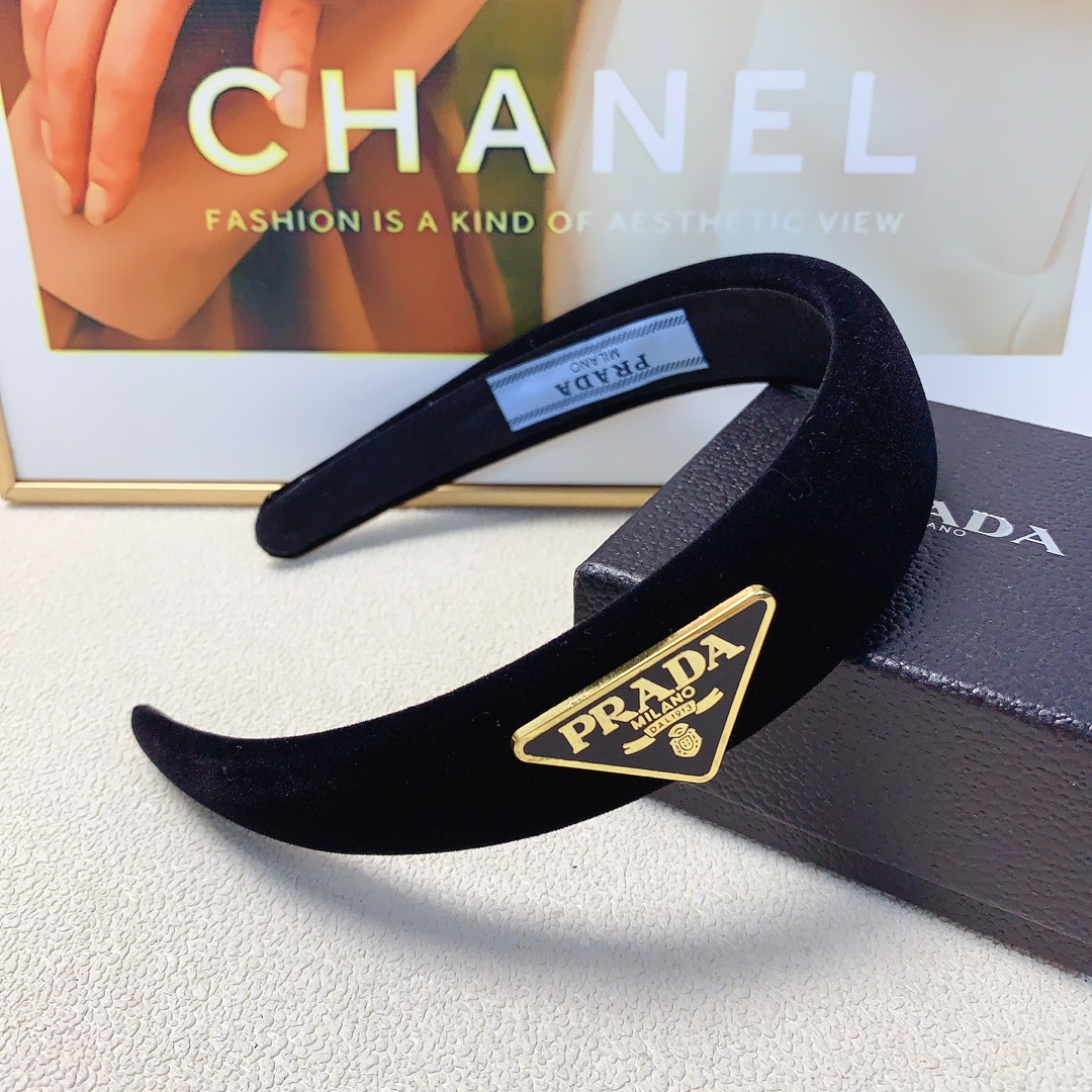 NO:283664,45 rada rada hairband, new triangle logo headband, simple and big brand daily exquisite small items, temperament and versatile little fairy must-have items, full of celebrity style ~ treasure style, recommended style closed eyes (single hairpins, hairpins, prada, prada, hairpins1986090945 rada普拉达 rada发箍 新款三角logo发箍 简约大牌日常精致小单品 气质百搭小仙女必入单品 名媛风十足～宝藏款 闭眼入推荐款（单个发夹,发夹,prada,prada,hairpins,accessory