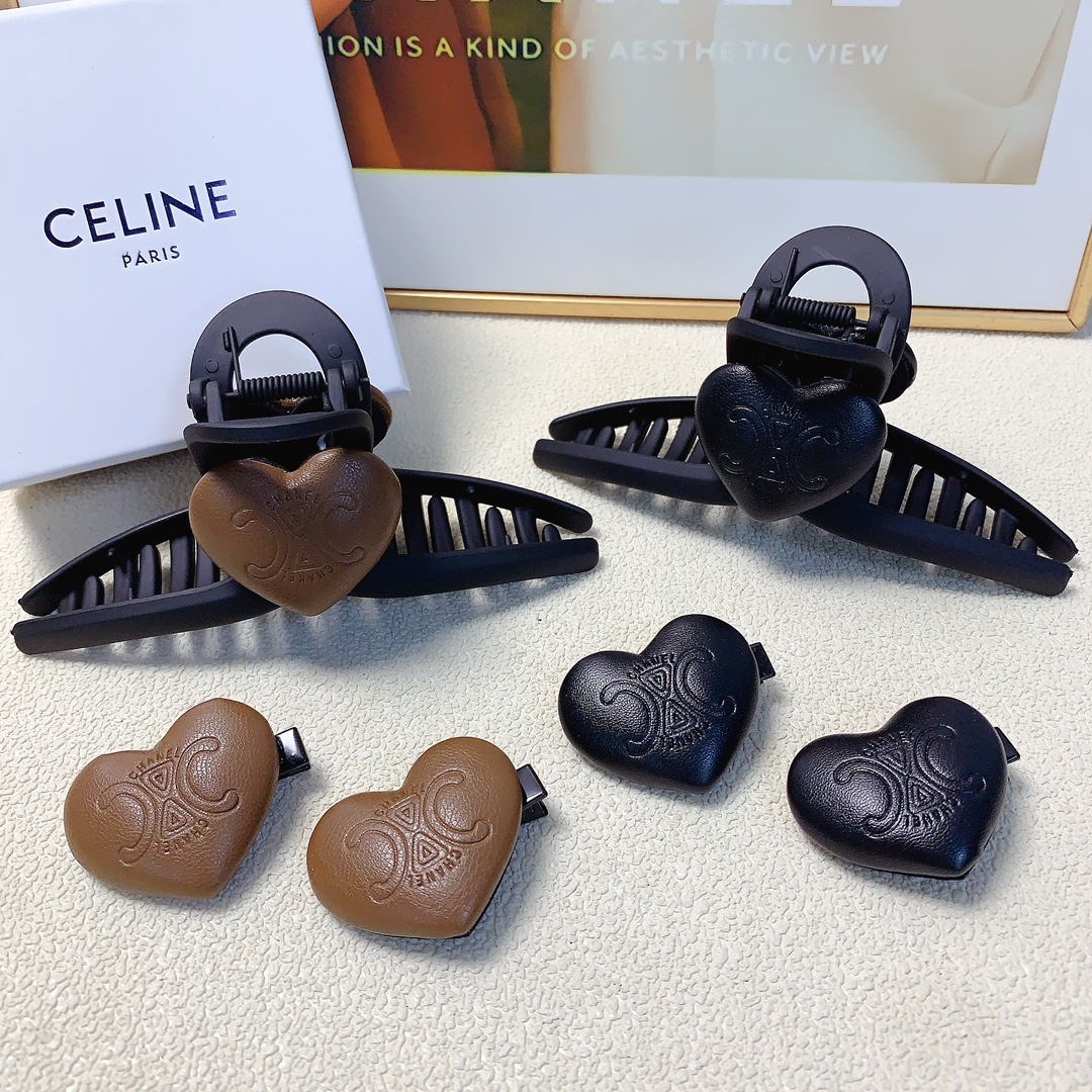 NO:283682,40 celine Arc de Triomphe hairpin New heart-shaped logo clip versatile temperament and exquisite daily items. Must-in-apple items for fairies. Treasure model. Recommended style for closed eyes (single with hairband box) hairpin, hairpin, celine, celine, hairpins1986090940 celine赛琳 凯旋门发夹 新款心形logo抓夹 气质百搭 日常精致小单品 小仙女必入单品 宝藏款 闭眼入推荐款（单个配发箍盒）发夹,发夹,celine,celine,hairpins,accessory