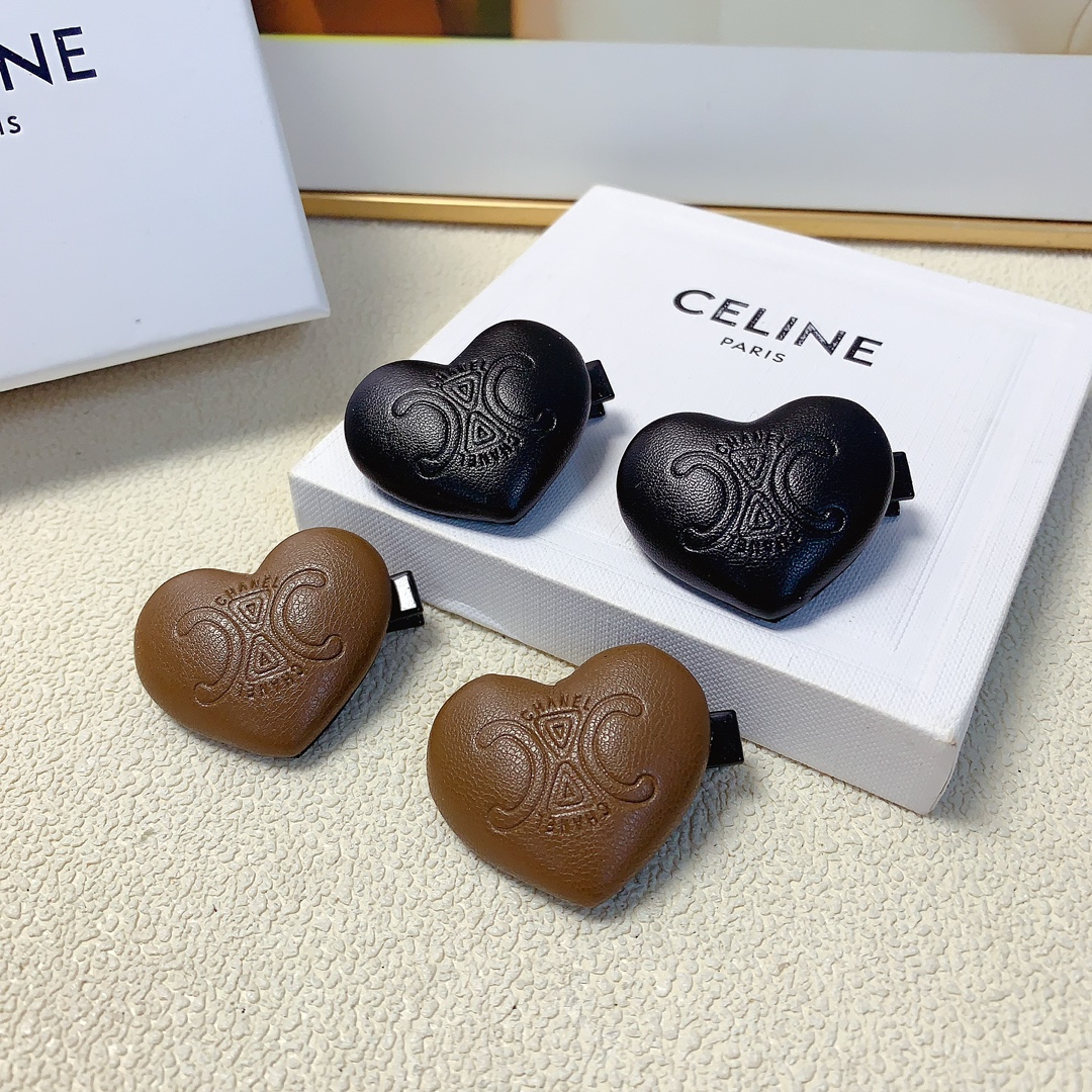 NO:283678,45 celine Arc de Triomphe hairpin Arc de Triomphe heart-shaped hairpin press clip edge clip bang clip daily exquisite small items, temperament versatile little fairy must-in item, treasure style, closed eyes recommended (one pair) hairpin, hairpin, celine, celine, hairpins1986090945 celine赛琳 凯旋门发夹 凯旋门心形logo发夹压夹边夹刘海夹日常精致小单品 气质百搭小仙女必入单品 宝藏款 闭眼入推荐款（一对）发夹,发夹,celine,celine,hairpins,accessory