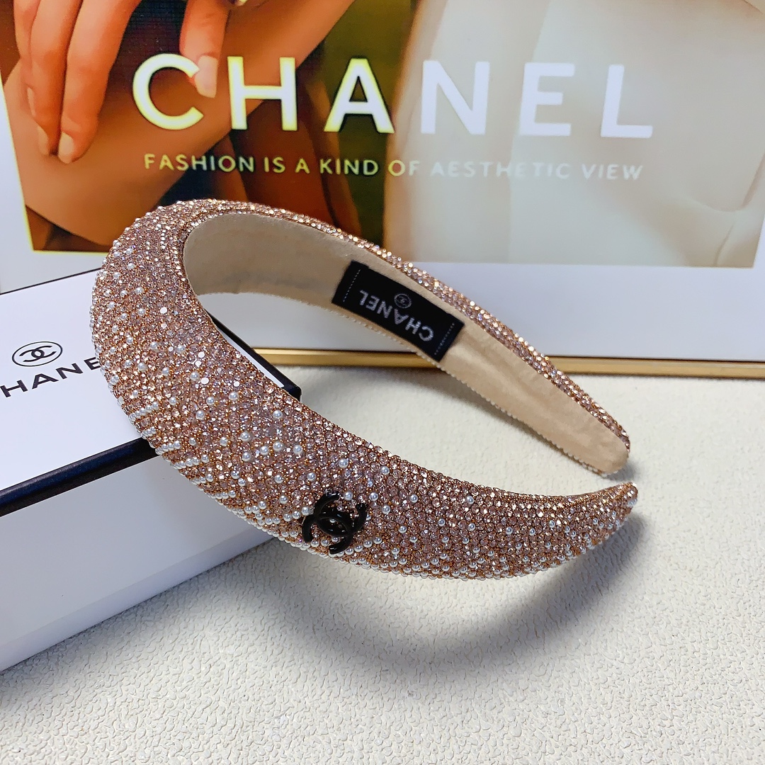 NO:283696,45 Chanel Xiaoxiang Chanel headband New full-diamond pearl logo simple headband Temperament versatile little fairy must-have item Treasure model Closed eyes recommended (single) hairpins, hairpins, chanel, hairpins1986090945 chanel小香 chanel发箍 新款满钻珍珠logo简约发箍 气质百搭小仙女必入单品 宝藏款 闭眼入推荐款（单个）发夹,发夹,chanel,hairpins,accessory