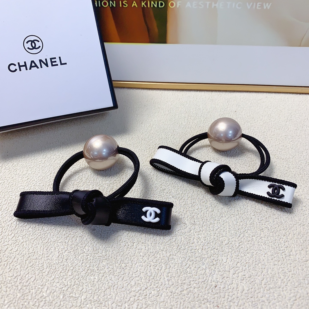 NO:283674,35 Chanel Xiaoxiang Chanel rubber band Sheepskin bow and pearl logo rubber band hair ring Daily exquisite items A must-have item for a fairy with temperament and versatility Treasure style Recommended style for closed eyes (single) hairpins, hairpins, chanel, sheepskin, hairpins1986090935 Chanel小香 Chanel皮筋 羊皮蝴蝶结珍珠logo皮筋发圈 日常精致小单品 气质百搭小仙女必入单品 宝藏款 闭眼入推荐款（单个）发夹,发夹,chanel,sheepskin,hairpins,accessory