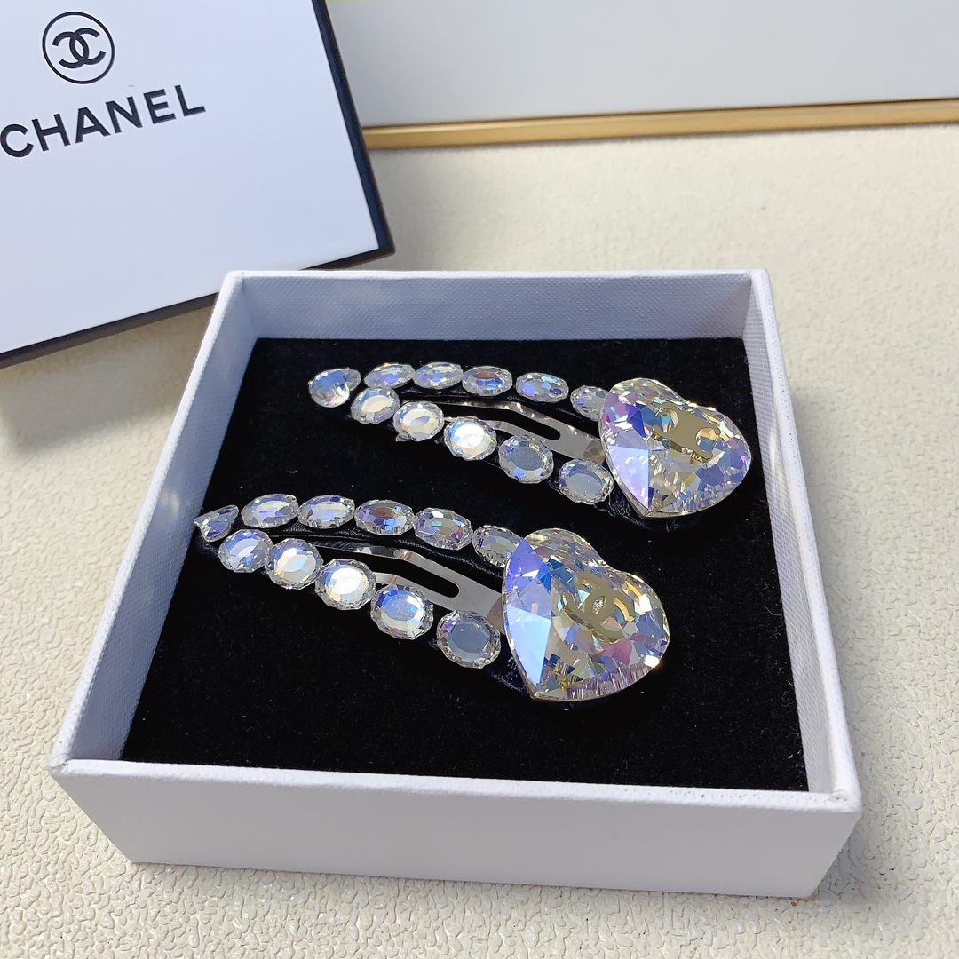 NO:283686,40 celine chanel Xiaoxiang Czech diamond titanium steel logo edge clip BB clip Temperature and versatile little fairy must-in-one item Treasure model Closed eyes recommended (single) hairpin, hairpin, celine, celine, chanel, hairpins1986090940 celine赛琳 chanel小香 捷克钻钛钢logo边夹BB夹 气质百搭小仙女必入单品 宝藏款 闭眼入推荐款（单个）发夹,发夹,celine,celine,chanel,hairpins,accessory