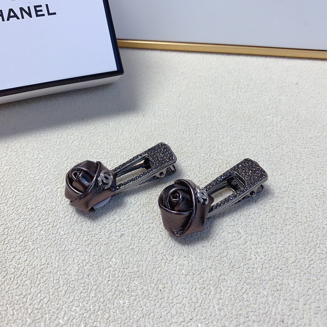 NO:283692,50 Chanel Xiaoxiang Chanel Hairpins Camellia logo hairpins pressed edge clips bang clips daily exquisite small items, temperament and versatile little fairy must-have items, treasure style, closed eyes and recommended style (one pair) hairpins, hairpins, chanel, hairpins1986090950 chanel小香 chanel发夹 山茶花logo发夹压夹边夹刘海夹日常精致小单品 气质百搭小仙女必入单品 宝藏款 闭眼入推荐款（一对）发夹,发夹,chanel,hairpins,accessory
