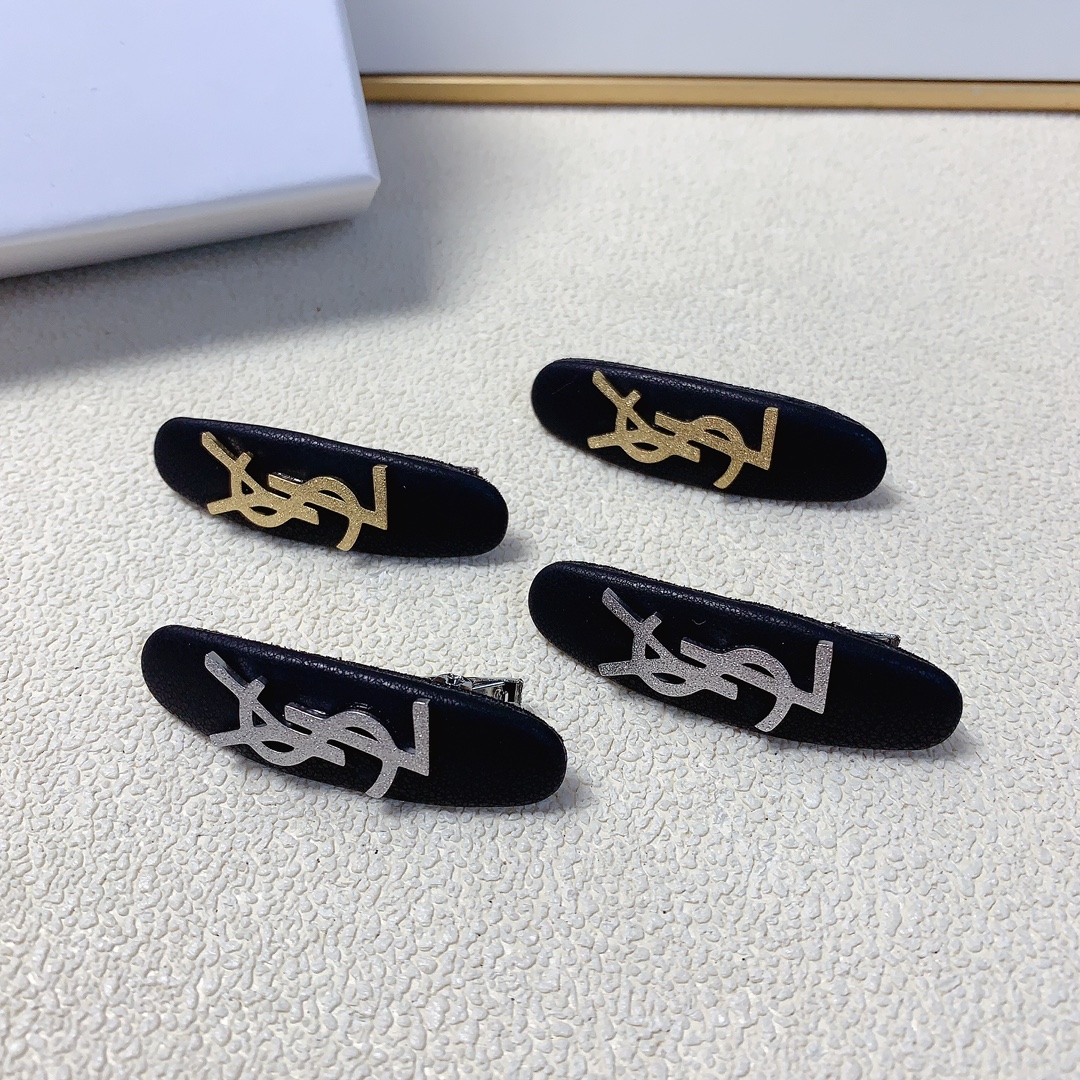 NO:283698,50 YSL Saint Laurent Poplar Hairpins Frosted logo Hairpins Pressed edge clip Bangs clip Daily exquisite small items Temperament versatile little fairy must-have items Treasure model Closed eyes Recommended (one pair) Hairpins, hairpins, saint laurent, saint laurent, hairpins1986090950 YSL圣罗兰 杨树林发夹 磨砂logo发夹压夹边夹刘海夹日常精致小单品 气质百搭小仙女必入单品 宝藏款 闭眼入推荐款（一对）发夹,发夹,saint laurent,saint laurent,hairpins,accessory