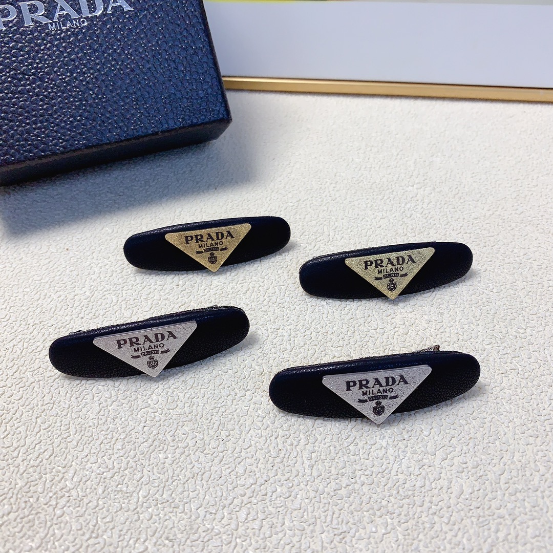 NO:283701,50 rada rada hair clip matte logo hair clip edge clip bang clip daily exquisite small items, temperament versatile little fairy must-have items Treasure model Close eyes recommended (one pair) hair clip, hair clip, prada, prada, hairpins1986090950 rada普拉达 rada发夹 磨砂logo发夹压夹边夹刘海夹日常精致小单品 气质百搭小仙女必入单品 宝藏款 闭眼入推荐款（一对）发夹,发夹,prada,prada,hairpins,accessory