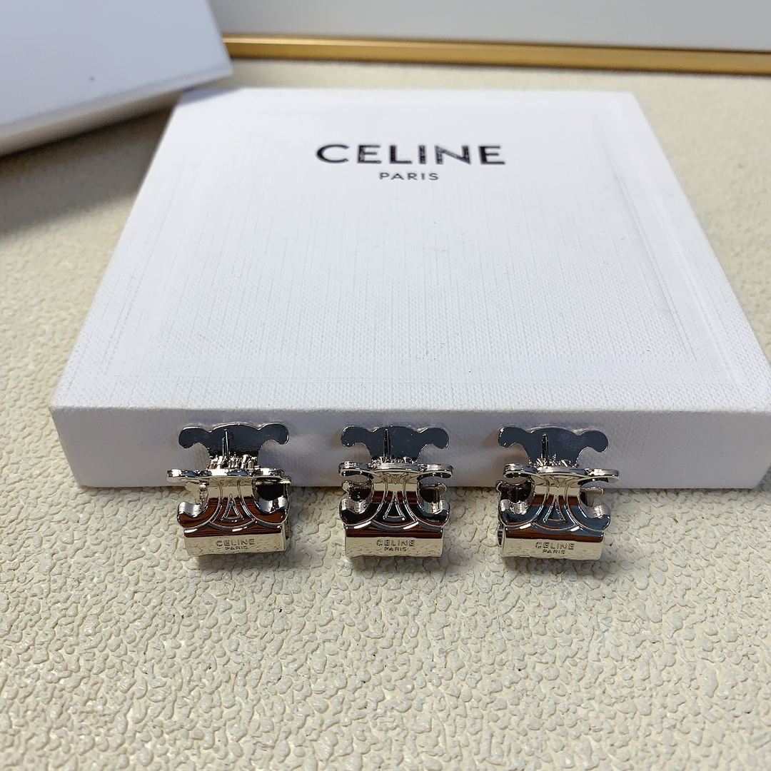  Celine塞林
Celine新款
超爆款🔥小抓夹 刘海夹 马尾夹颜值超高 小仙女必入百搭时髦（三个一