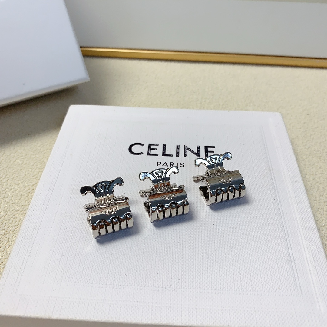  Celine塞林
Celine新款
超爆款🔥小抓夹 刘海夹 马尾夹颜值超高 小仙女必入百搭时髦（三个一