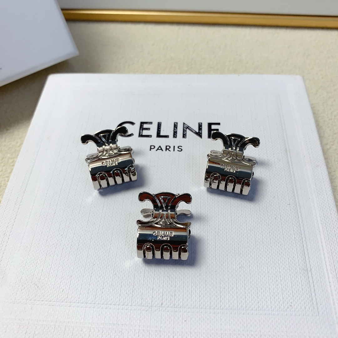  Celine塞林
Celine新款
超爆款🔥小抓夹 刘海夹 马尾夹颜值超高 小仙女必入百搭时髦（三个一
