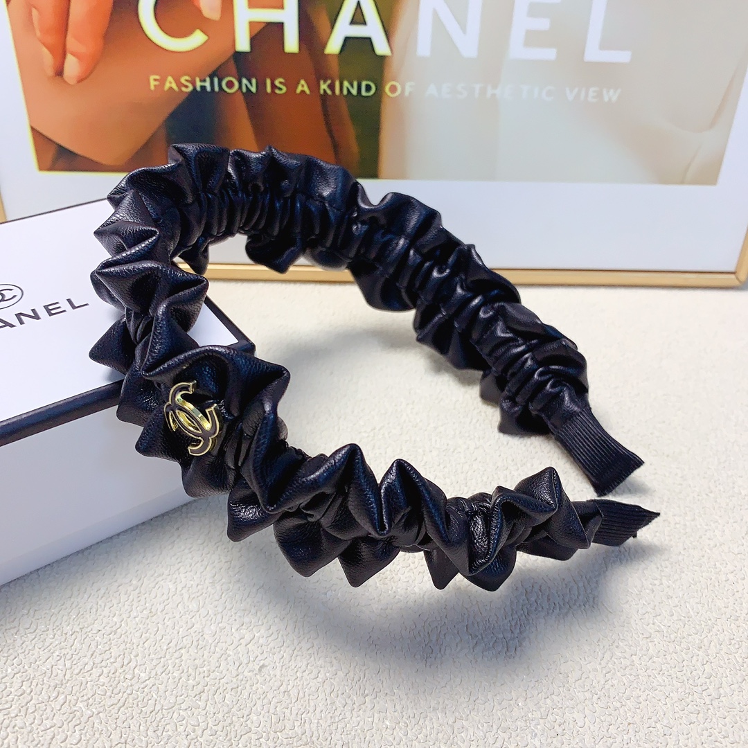 NO:283905,45 Chane Xiaoxiang Chanel hairband pleated sheepskin logo light luxury style hairband temperament versatile little fairy must-enter single product full of celebrity style ~ treasure style closed eyes recommended (single) hairpins, hairpins, chanel, sheepskin, hairpins1986090945 chane小香 chanel发箍 褶皱羊皮logo轻奢风发箍气质百搭小仙女必入单品名媛风十足～宝藏款 闭眼入推荐款（单个）发夹,发夹,chanel,sheepskin,hairpins,accessory