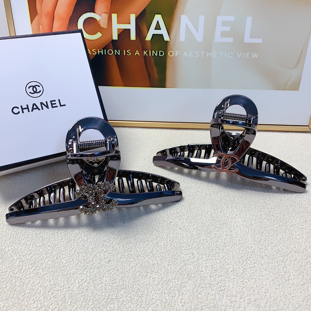 NO:284049,45 Chanel Xiaoxiang Chanel Hairpins New logo clips Temperament versatile daily exquisite items Little fairy must-have items Treasure style Closed eyes recommended (single hairband box) Hairpins, hairpins, chanel, hairpins1986090945 chanel小香 chanel发夹 新款logo抓夹 气质百搭 日常精致小单品 小仙女必入单品 宝藏款 闭眼入推荐款（单个配发箍盒）发夹,发夹,chanel,hairpins,accessory