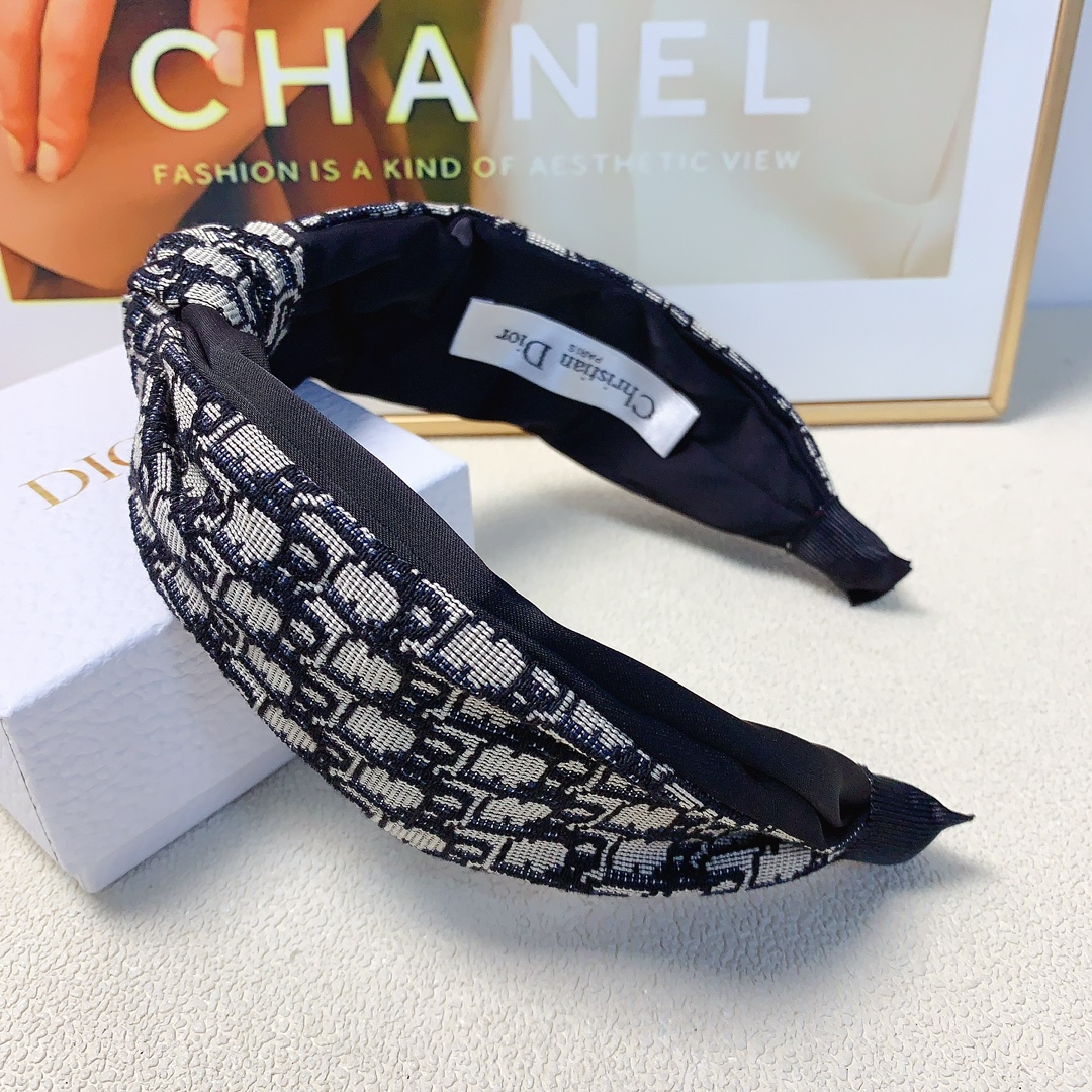 NO:284047,45 Dior Dior hairband classic embroidery logo light luxury style hairband temperament versatile little fairy must-enter single product full of celebrity style ~ treasure style recommended style closed eyes (single hairpin, hairpin, dior, dior, hairpins1986090945 Dior迪奥 Dior发箍 经典刺绣logo轻奢风发箍气质百搭小仙女必入单品名媛风十足～宝藏款 闭眼入推荐款（单个发夹,发夹,dior,dior,hairpins,accessory