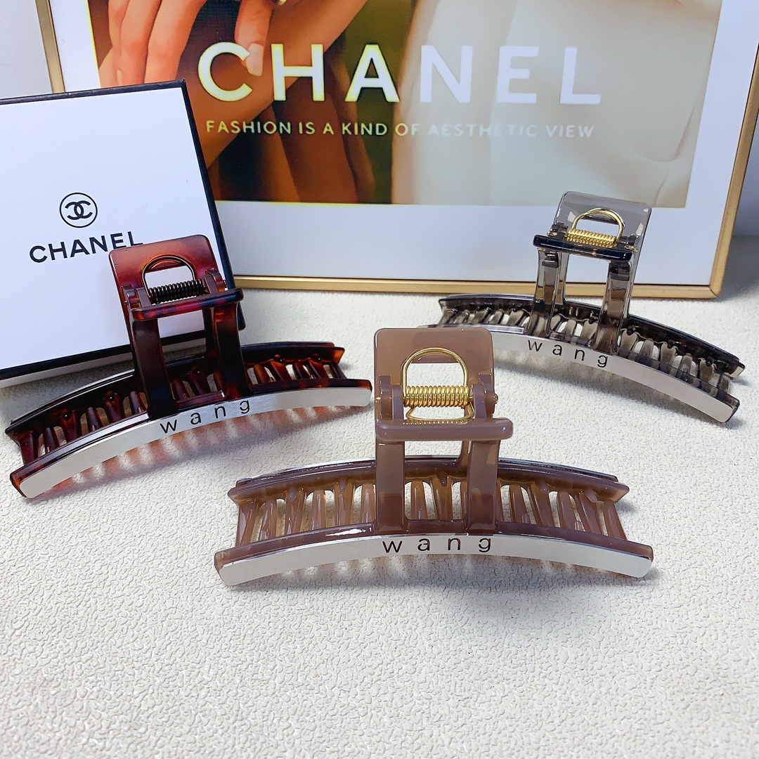 NO:300412,45 Alexander Wang Hairpins New titanium steel logo clips All-matched temperament Everyday exquisite items Little fairy must-have items Treasure model Closed eyes Recommended models (single with hairband box) Hairpins, hairpins, alexander wang, hairpins1986090945 亚历山大王 wang发夹 新款钛钢logo抓夹 气质百搭 日常精致小单品 小仙女必入单品 宝藏款 闭眼入推荐款（单个配发箍盒）发夹,发夹,alexander wang,hairpins,accessory