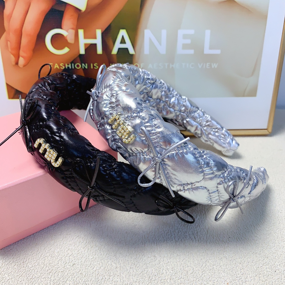 NO:284240,45 miumiu miumiu hairband new sponge pearl logo hairband temperament versatile little fairy must-have item Treasure model Close eyes recommended (single) hairpins, hairpins, miumiu, hairpins1986090945 miumiu缪缪 miumiu发箍 新款海绵珍珠logo发箍 气质百搭小仙女必入单品 宝藏款 闭眼入推荐款（单个）发夹,发夹,miumiu,hairpins,accessory