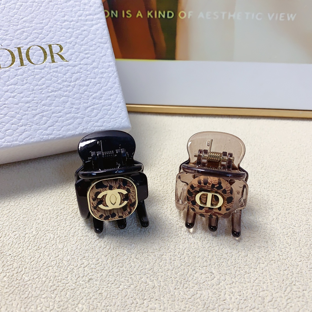 NO:284280,35 Chanel Xiaoxiang Dior Leopard logo clip, versatile temperament, daily exquisite items, must-have items for fairies, treasure style, recommended style for closed eyes (single hairpin, hairpin, chanel, dior, dior, hairpins1986090935 chanel小香 Dior迪奥 豹纹logo抓夹 气质百搭 日常精致小单品 小仙女必入单品 宝藏款 闭眼入推荐款（单个发夹,发夹,chanel,dior,dior,hairpins,accessory