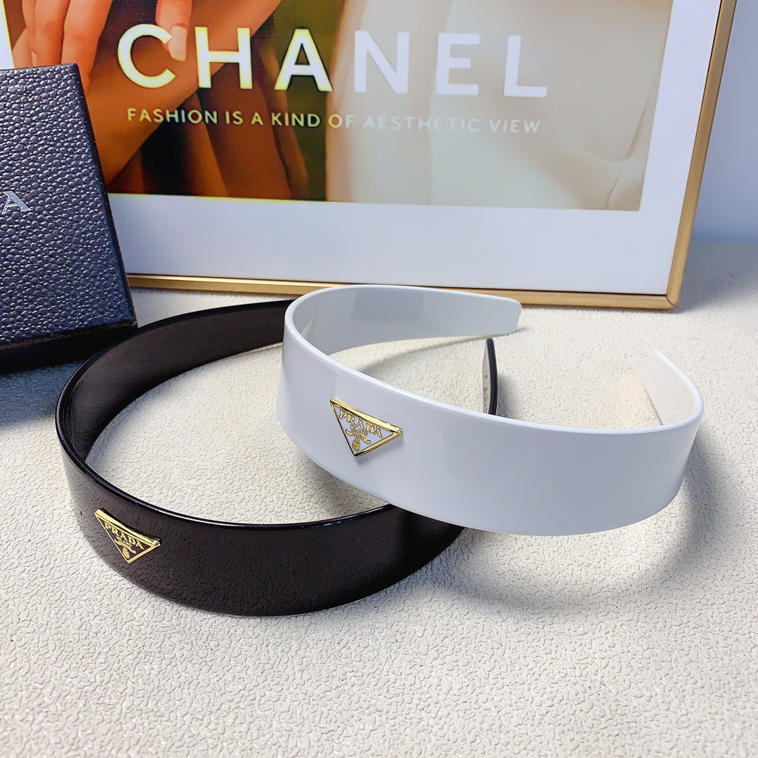 NO:284558,50 rada rada hairband acetate triangle logo light luxury style hairband temperament versatile little fairy must-enter single product full of celebrity style ~ treasure style closed eyes recommended (single) hairpins, hairpins, prada, prada, hairpins1986090950 rada普拉达 rada发箍 醋酸三角logo轻奢风发箍气质百搭小仙女必入单品名媛风十足～宝藏款 闭眼入推荐款（单个）发夹,发夹,prada,prada,hairpins,accessory