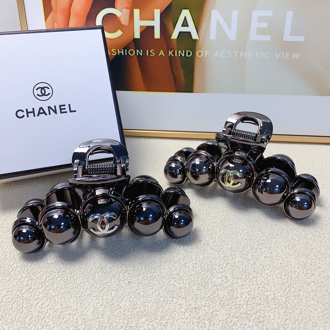 NO:284584,40 Chanel Xiaoxiang Chanel Hairpins New pearl logo clips Temperament versatile daily exquisite items Little fairy must-have items Treasure style Close eyes recommended (single) hairpins, hairpins, chanel, hairpins1986090940 chanel小香 chanel发夹 新款珍珠logo抓夹 气质百搭 日常精致小单品 小仙女必入单品 宝藏款 闭眼入推荐款（单个）发夹,发夹,chanel,hairpins,accessory