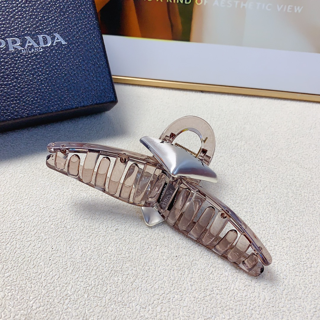 99 Prada Prada Prada. The new triangle logo grabs, it’s all in the air - 图片 9