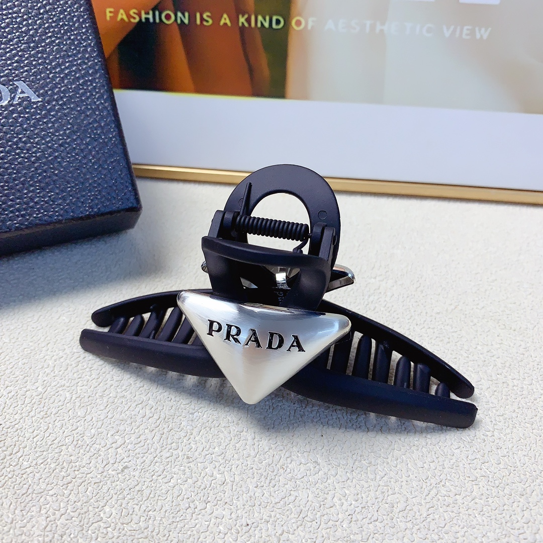 99 Prada Prada Prada. The new triangle logo grabs, it’s all in the air - 图片 4