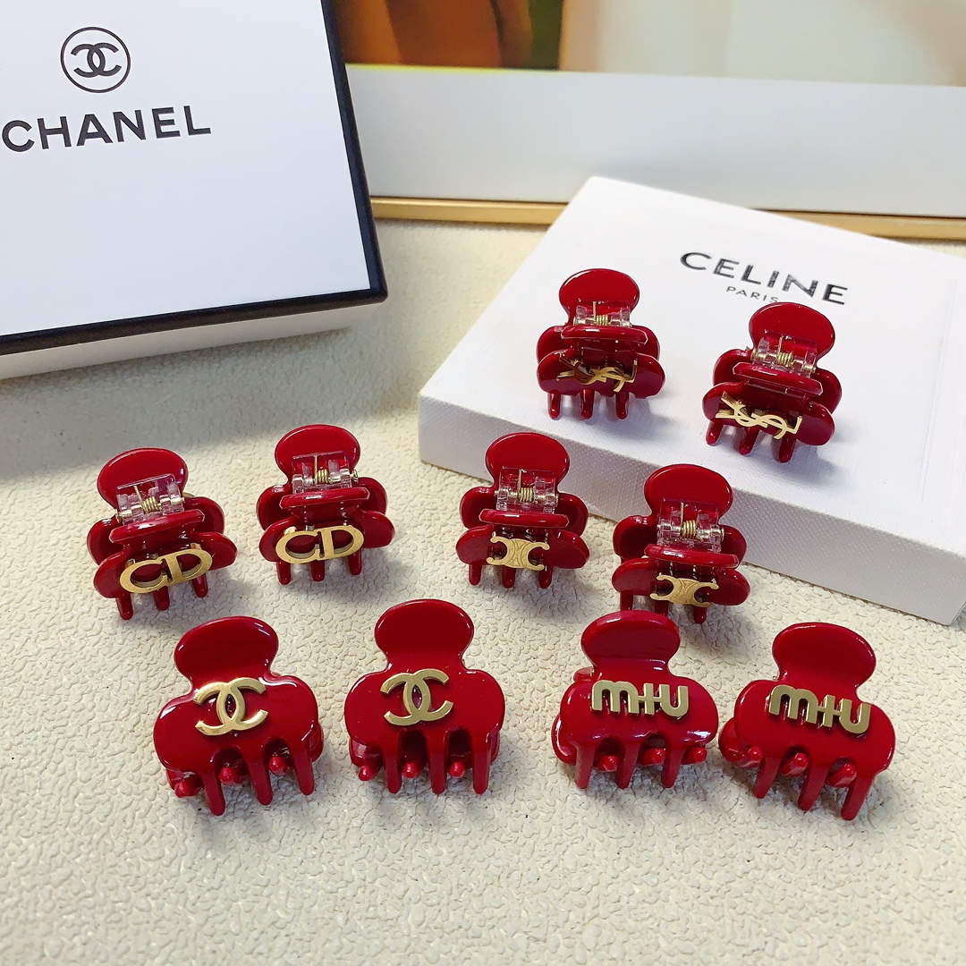 NO:284560,50 miumiu YSL Saint Laurent Chanel Xiaoxiang Dior celine Celine New titanium steel logo clip Korean version small edge clip Exquisite little fairy must-in item Treasure model Close eyes recommended (one pair) hairpin, hairpin, celine, celine, chanel, dior, miumiu, saint laurent, saint laurent, hairpins1986090950 miumiu缪缪 YSL圣罗兰 chanel小香 Dior迪奥 celine赛琳 新款钛钢logo抓夹韩版小边夹 精致小仙女必入单品 宝藏款 闭眼入推荐款（一对）发夹,发夹,celine,celine,chanel,dior,dior,miumiu,saint laurent,saint laurent,hairpins,accessory