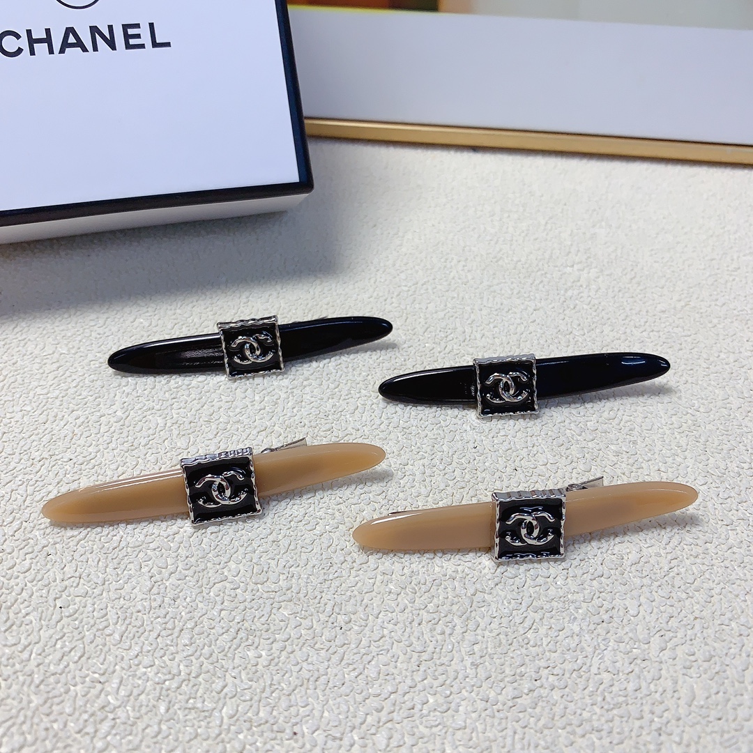 NO:284571,45 Chanel Xiaoxiang Chanel Hairpins New logo hairpins press clip edge clip bang clip daily exquisite small items, temperament versatile little fairy must-have items Treasure model Close eyes recommended (one pair) hairpins, hairpins, chanel, hairpins1986090945 chanel小香 chanel发夹 新款logo发夹压夹边夹刘海夹日常精致小单品 气质百搭小仙女必入单品 宝藏款 闭眼入推荐款（一对）发夹,发夹,chanel,hairpins,accessory