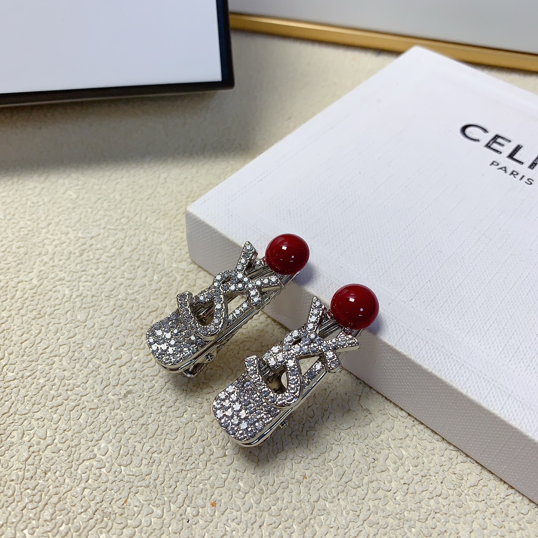 NO:284581,50 YSL Saint Laurent Poplar Hairpins Full Diamond Logo Hairpins Press Clip Edge Clip Bangs Clip Daily exquisite small items, Temperament versatile little fairy must-have items, Treasure model, Eye-Close Recommended (Pair) Hairpins, Hairpins, saint laurent, saint laurent, hairpins1986090950 YSL圣罗兰 杨树林发夹 满钻logo发夹压夹边夹刘海夹日常精致小单品 气质百搭小仙女必入单品 宝藏款 闭眼入推荐款（一对）发夹,发夹,saint laurent,saint laurent,hairpins,accessory