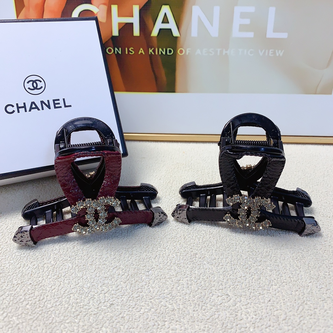 NO:300416,40 Chanel Xiaoxiang Chanel Hairpins New logo clips Temperament versatile daily exquisite items Little fairy must-have items Treasure style Close eyes recommended (single) hairpins, hairpins, chanel, hairpins1986090940 chanel小香 chanel发夹 新款logo抓夹 气质百搭 日常精致小单品 小仙女必入单品 宝藏款 闭眼入推荐款（单个）发夹,发夹,chanel,hairpins,accessory