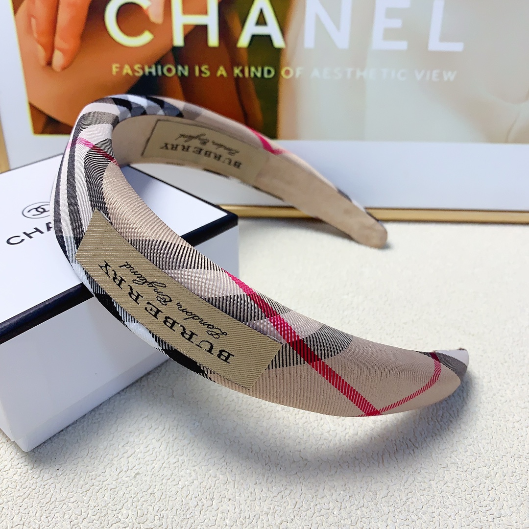NO:284767,40 Burberry Burberry Headband Cloth Classic Plaid Fashionable Headband Fashionable Temperature White-fitting European and American Fashion Recommended Model ~ (Single) Hairpins, Hairpins, Burberry, Burberry, Hairpins1986090940 Burberry巴宝莉 巴宝莉发箍 布标经典格子时尚发箍 时尚气质白搭款欧美时尚推荐款～（单个）发夹,发夹,burberry,burberry,hairpins,accessory