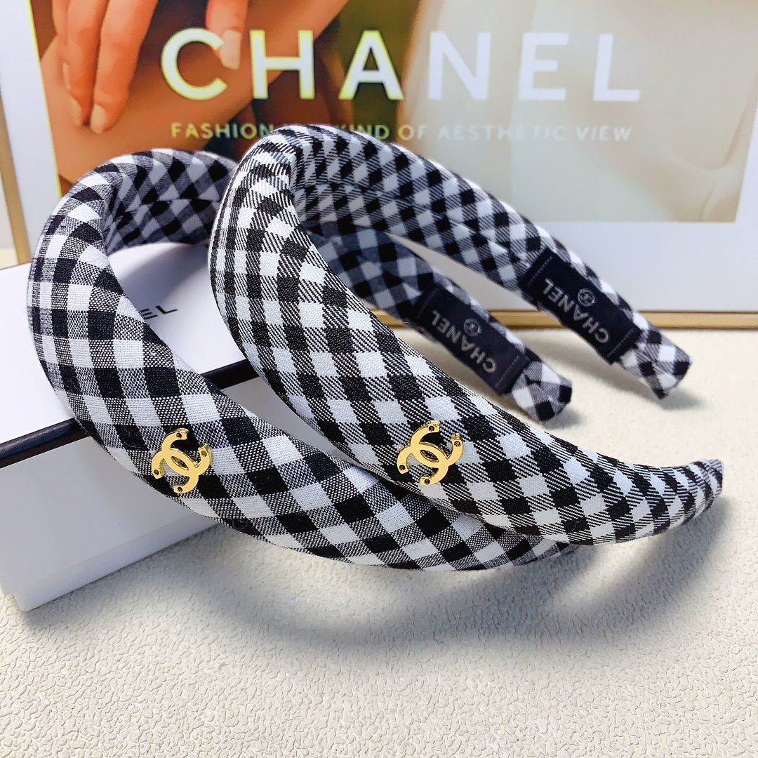 NO:284773,45 Chanel Xiaoxiang Chanel hairband plaid logo hairband Simple and big brand daily exquisite small items, versatile and versatile little fairy must-have items, full of celebrity style~ treasure style, recommended style for closed eyes (single) hairpins, hairpins, chanel, hairpins1986090945 chanel小香 chanel发箍 格子logo发箍 简约大牌日常精致小单品 气质百搭小仙女必入单品 名媛风十足～宝藏款 闭眼入推荐款（单个）发夹,发夹,chanel,hairpins,accessory