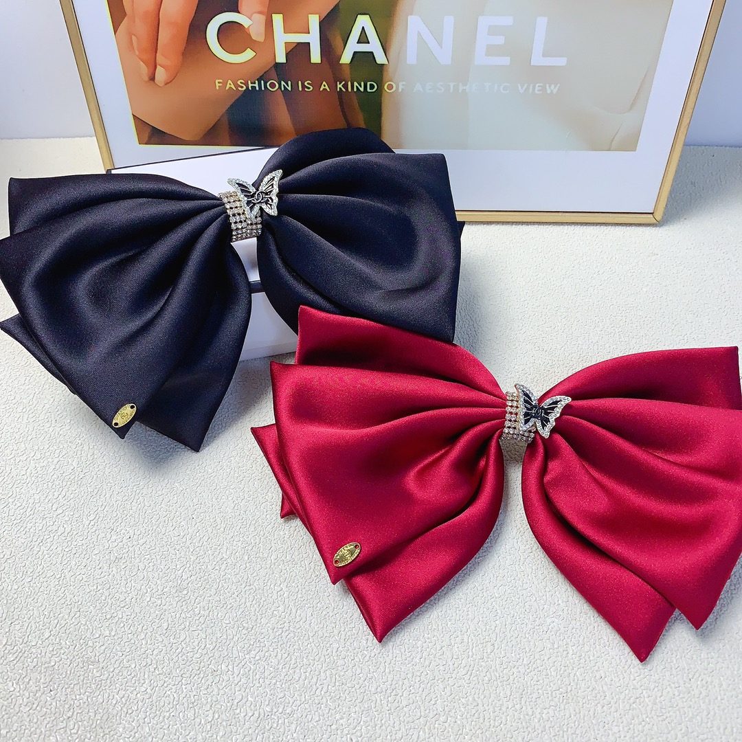 NO:284788,45 CHANEL Xiaoxiang CHANEL hairpin New bow logo spring clip Temperament versatile little fairy must-have item Full of celebrity style ~ Treasure style Close eyes recommended (single) hairpin, hairpin, chanel, hairpins1986090945 CHANEL小香 CHANEL发夹 新款蝴蝶结logo弹簧夹 气质百搭小仙女必入单品 名媛风十足～宝藏款 闭眼入推荐款（单个）发夹,发夹,chanel,hairpins,accessory