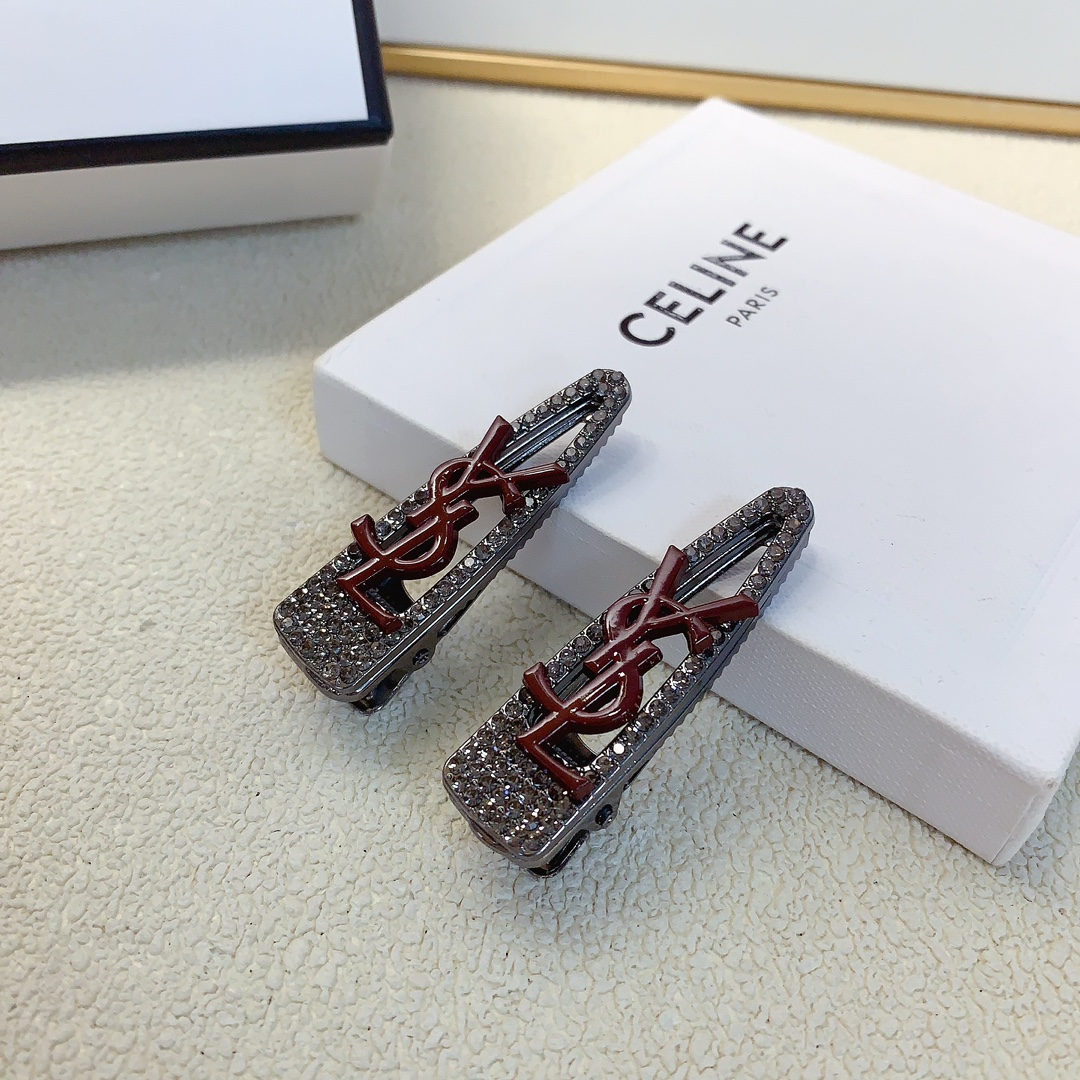 NO:284799,50 YSL Saint Laurent Poplar Hairpins Full Diamond Logo Hairpins Press Clip Edge Clip Bangs Clip Daily exquisite small items, Temperament versatile little fairy must-have items, Treasure model, Eye-Close Recommended (Pair) Hairpins, Hairpins, saint laurent, saint laurent, hairpins1986090950 YSL圣罗兰 杨树林发夹 满钻logo发夹压夹边夹刘海夹日常精致小单品 气质百搭小仙女必入单品 宝藏款 闭眼入推荐款（一对）发夹,发夹,saint laurent,saint laurent,hairpins,accessory