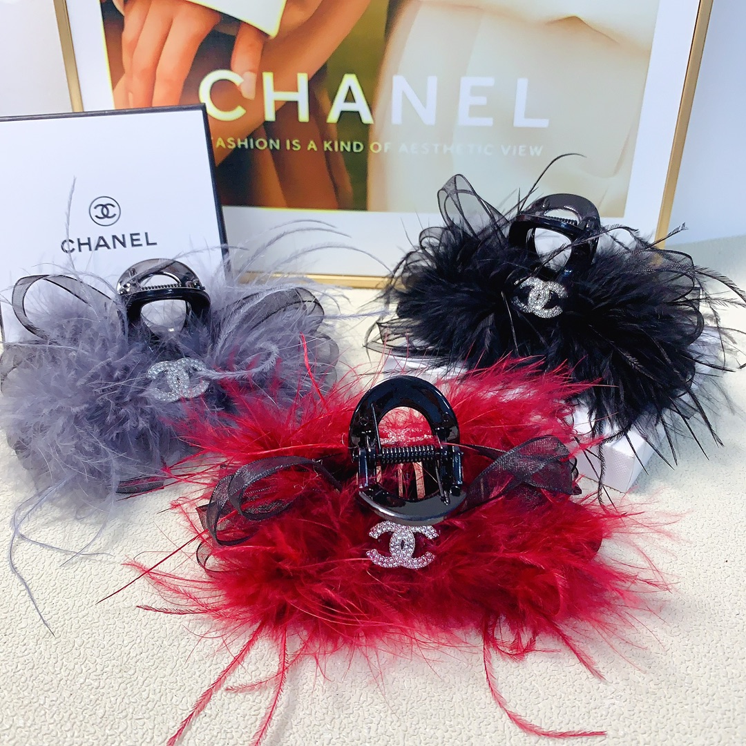 NO:284977,45 Chanel Xiaoxiang Chanel Hairpins Feather Bow Clips Versatile Temperament Everyday exquisite items Little fairy must-have items Treasure style Closed eyes Recommended style (single with hairband box) Hairpins, hairpins, chanel, hairpins1986090945 chanel小香 chanel发夹 羽毛蝴蝶结抓夹 气质百搭 日常精致小单品 小仙女必入单品 宝藏款 闭眼入推荐款（单个配发箍盒）发夹,发夹,chanel,hairpins,accessory