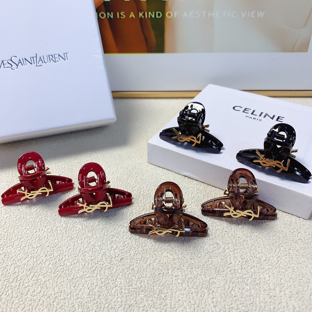 NO:284980,50 YSL Saint Laurent Poplar Scratch Clip Titanium steel logo clip Korean version small edge clip Exquisite little fairy must-in-one item Treasure model Close eyes recommended (one pair) hairpin, hairpin, saint laurent, saint laurent, hairpins1986090950 YSL圣罗兰 杨树林抓夹 钛钢logo抓夹韩版小边夹 精致小仙女必入单品 宝藏款 闭眼入推荐款（一对）发夹,发夹,saint laurent,saint laurent,hairpins,accessory
