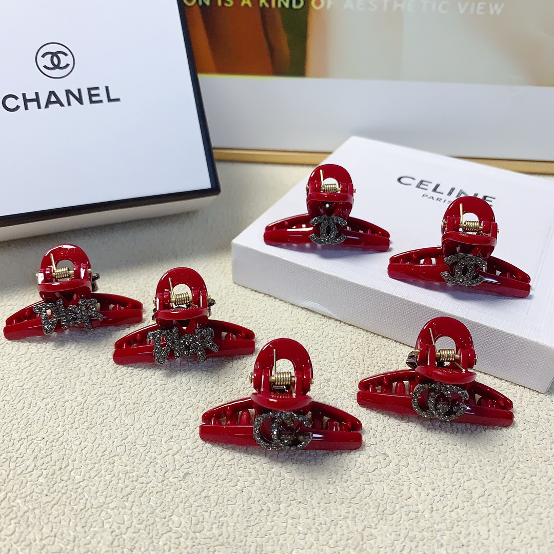 NO:284986,50 Chanel Xiaoxiang Gucci Dior Full Diamond Logo Clip Korean Version Small Edge Clip Exquisite Little Fairy Must-in-One Treasure Style Recommended Style (Pair of) Hairpins, Hairpins, Chanel, Dior, Dior, Gucci, Gucci, Hairpins1986090950 Chanel小香 Gucci古驰 Dior迪奥 满钻logo抓夹韩版小边夹 精致小仙女必入单品 宝藏款 闭眼入推荐款（一对）发夹,发夹,chanel,dior,dior,gucci,gucci,hairpins,accessory