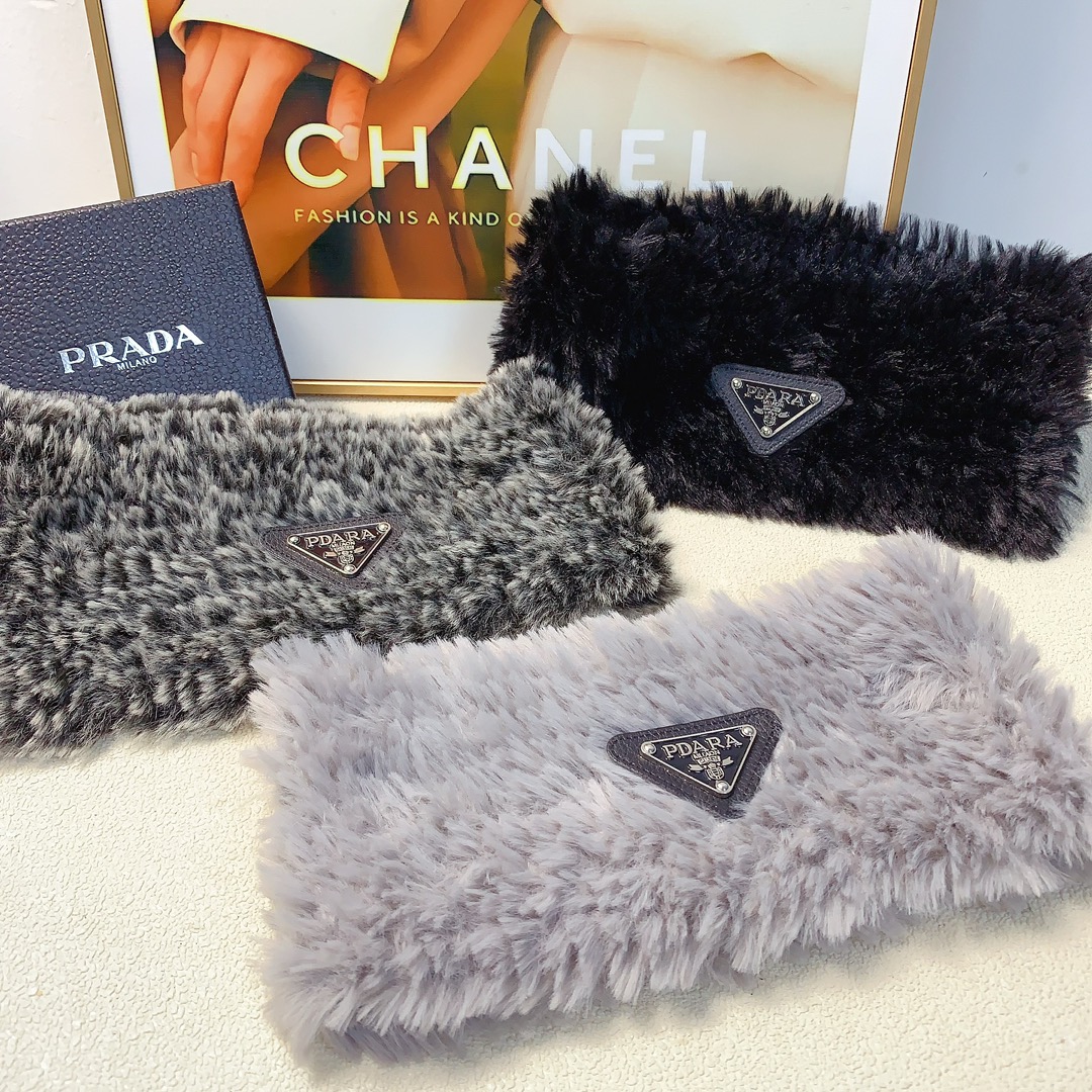 NO:285073,45 rada rada hairband Rabbit hair triangle simple and fashionable hairband tie hairband summer essential artifact temperament versatile little fairy must-in-one item Treasure model Close eyes recommended (single) hairpin, hairpin, prada, prada, hairpins1986090945 rada普拉达 rada发带 兔毛三角牌简约时尚发带束发带夏日必备神器气质百搭小仙女必入单品 宝藏款 闭眼入推荐款（单个）发夹,发夹,prada,prada,hairpins,accessory